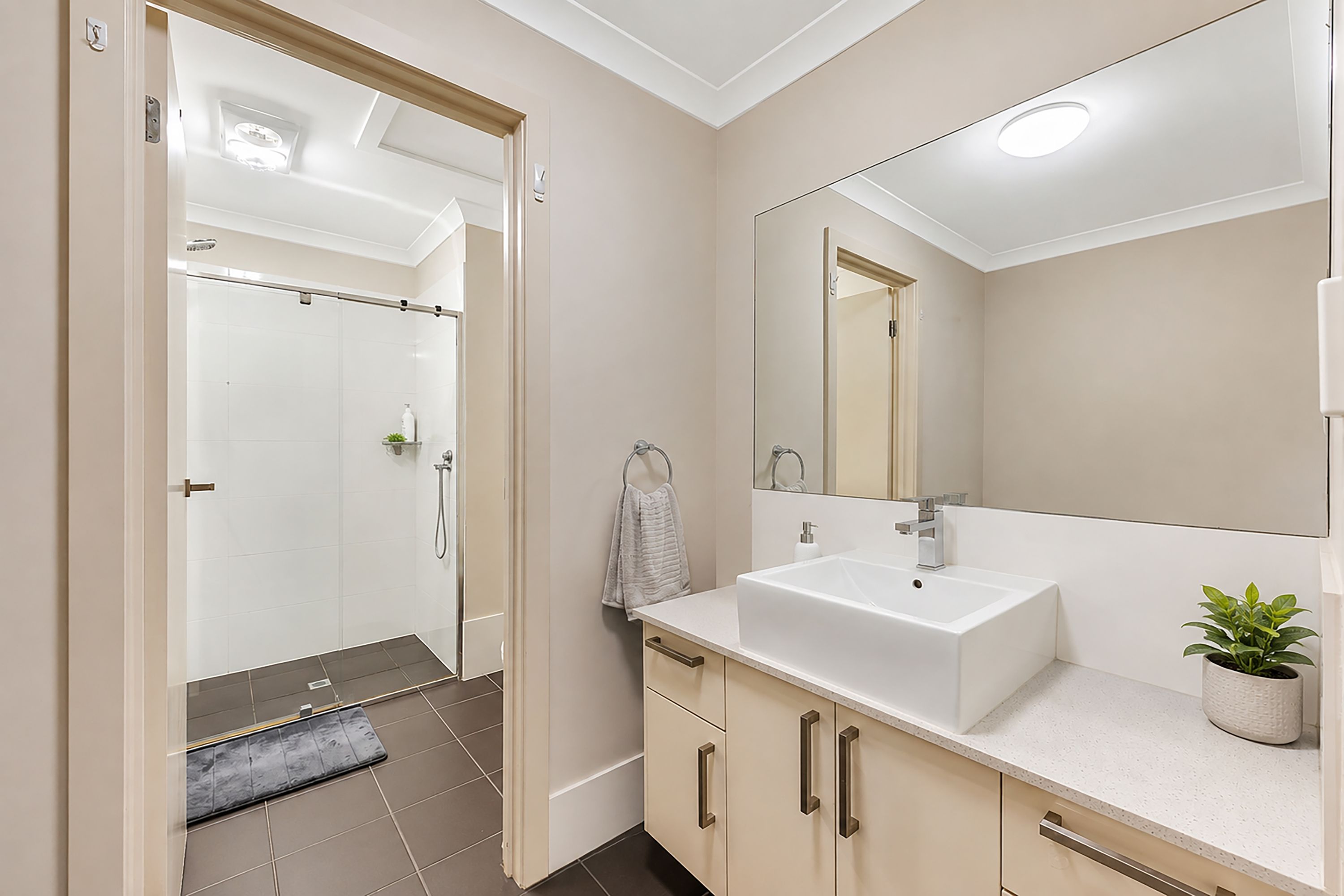 305/2 Augustine Street — photo 7 of 11
