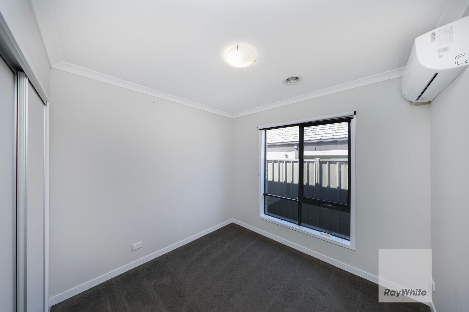 28 Bowenia Avenue — photo 9 of 12