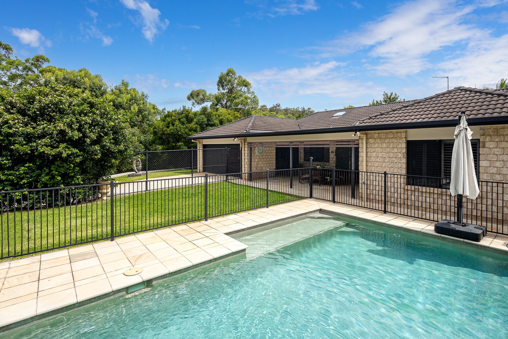 8 Sundown Court, Cashmere, QLD 4500