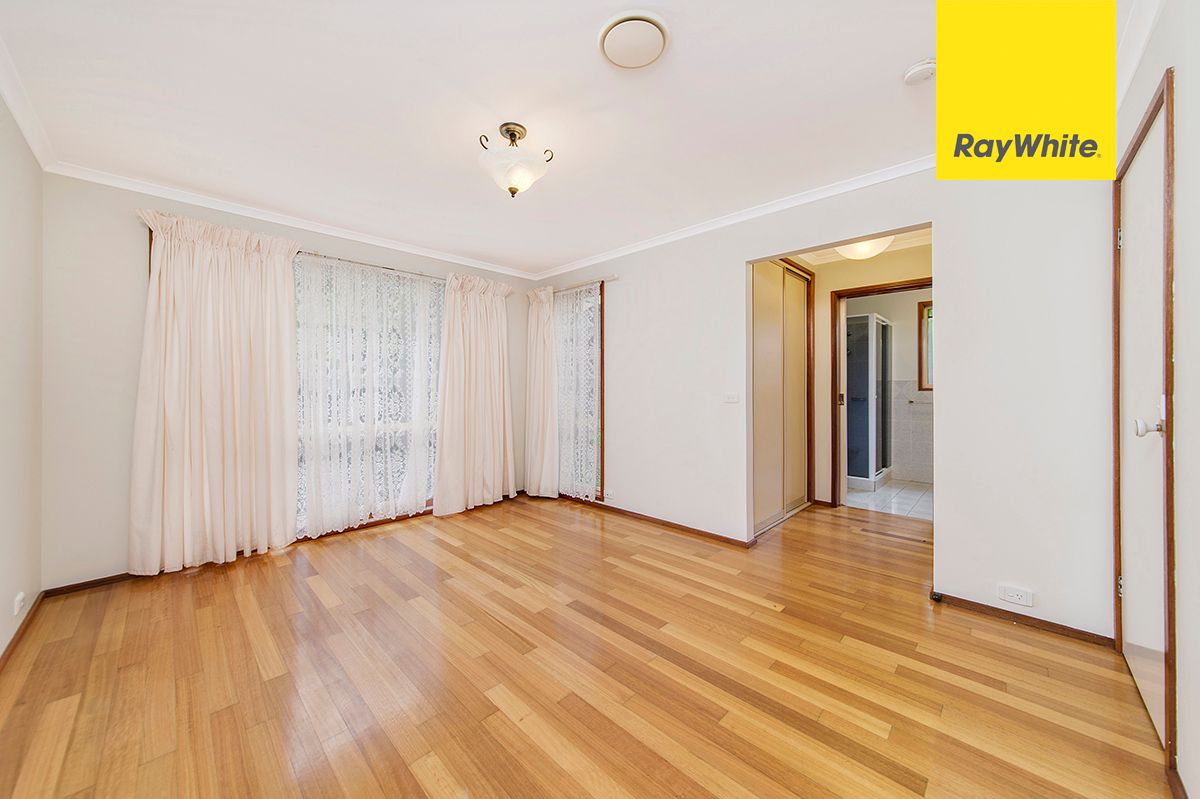 16 Rowntree Crescent, Isaacs, ACT 2607