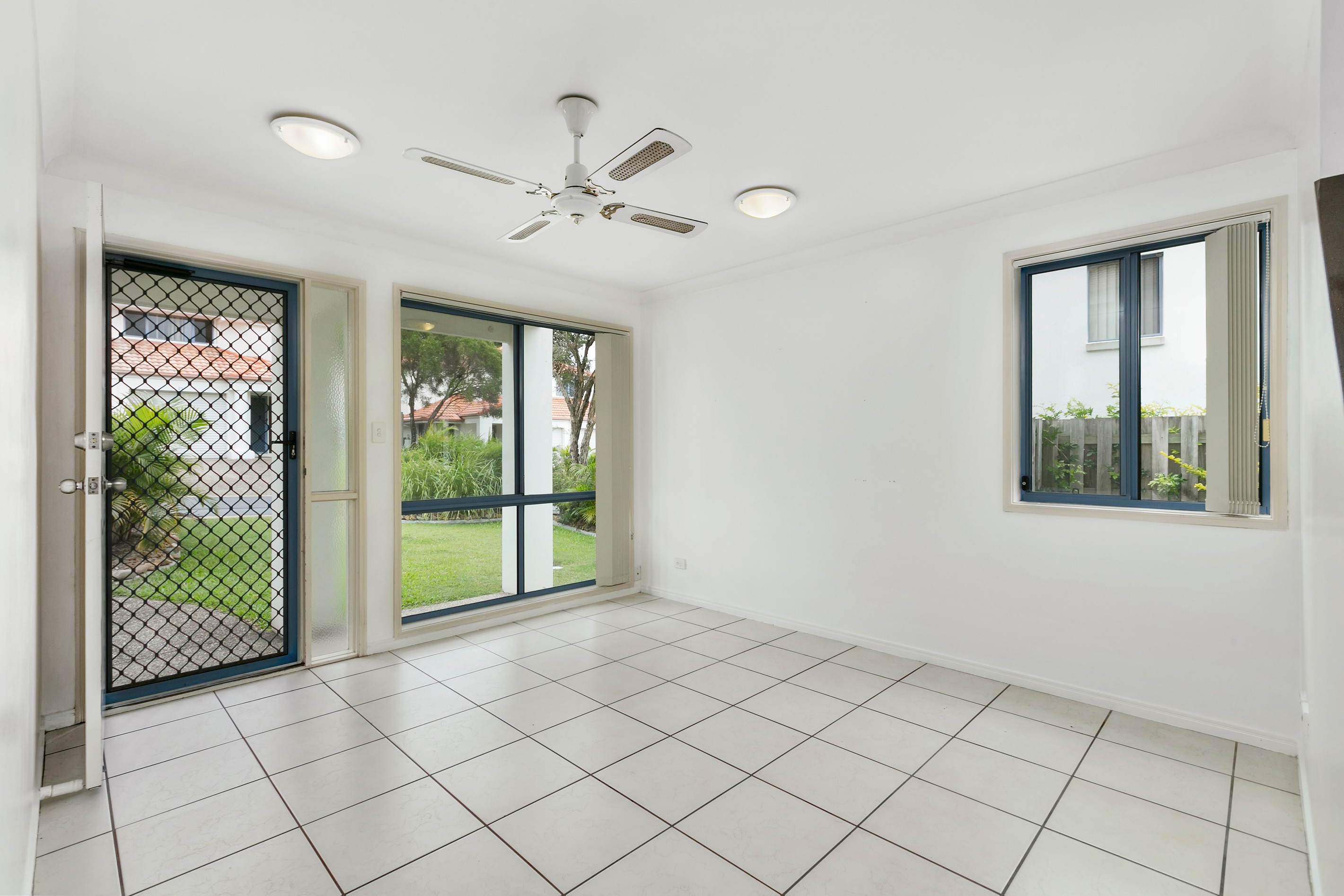 10/2 Studio Drive, Pacific Pines, QLD 4211