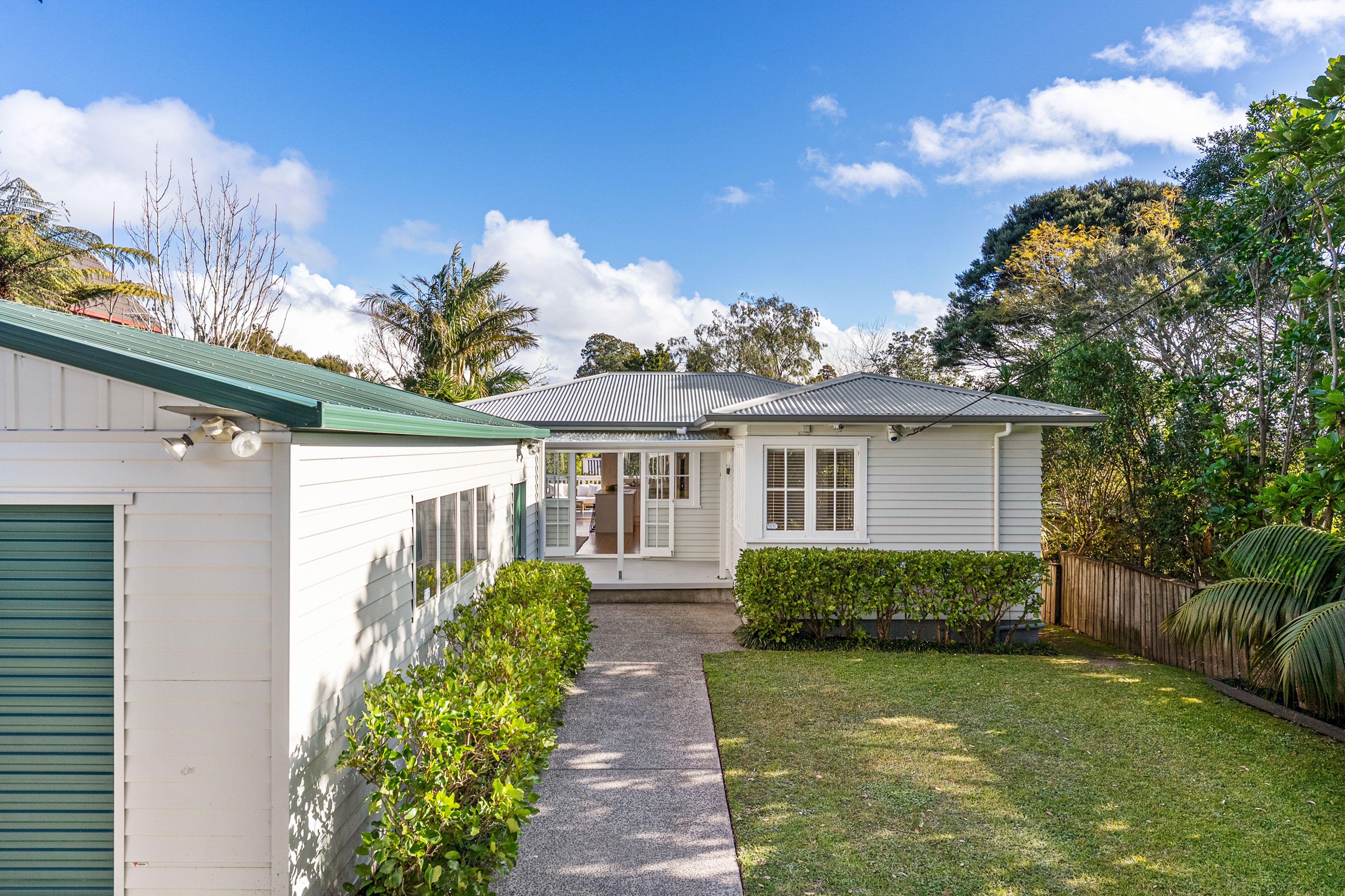 80 Aeroview Drive, Beach Haven, North Shore City