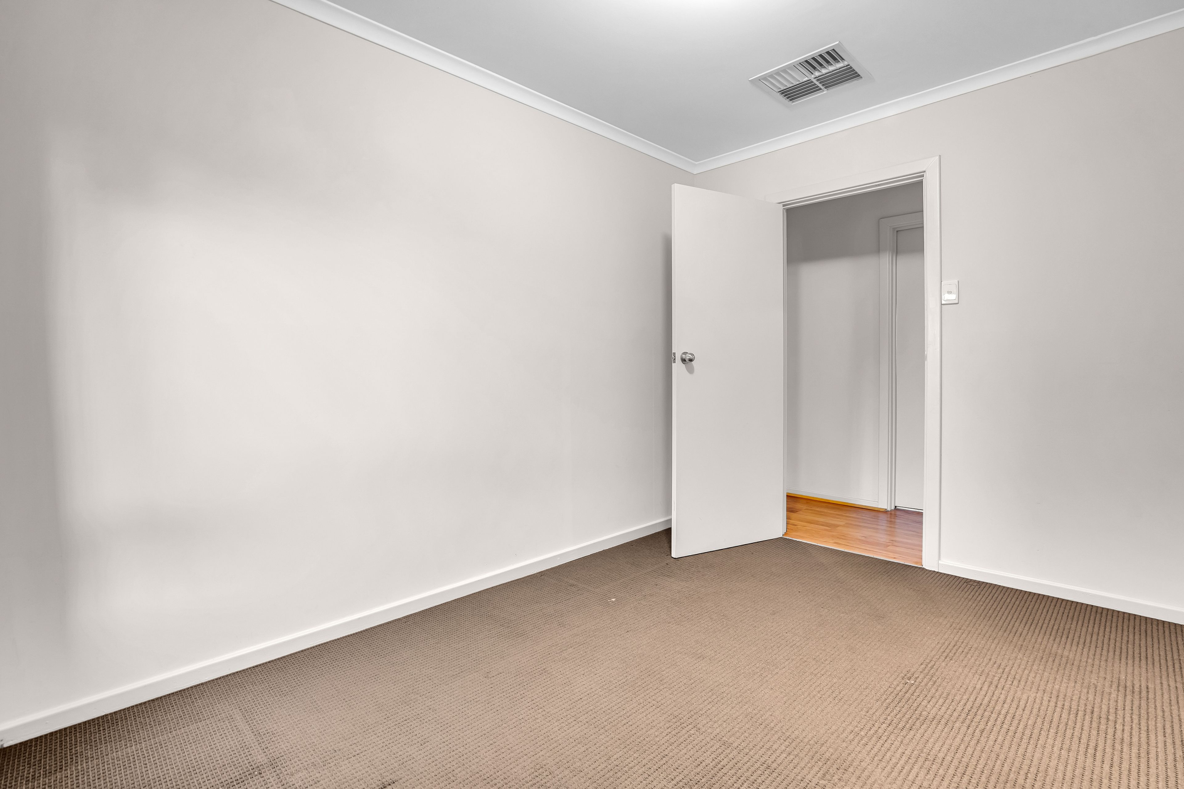 34 Warminster Road — photo 10 of 21
