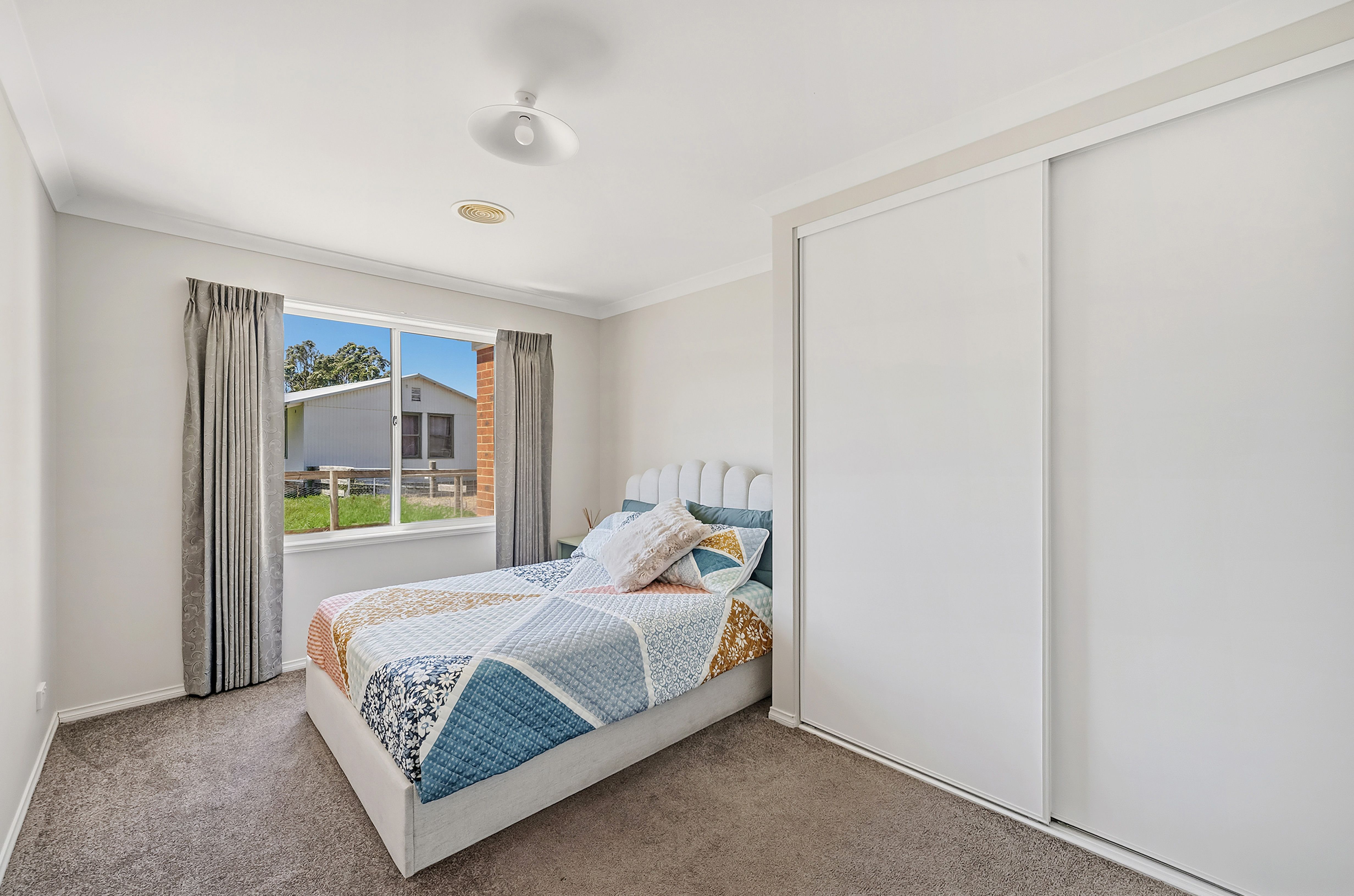 11 Kirkstall-Koroit Road — photo 7 of 13