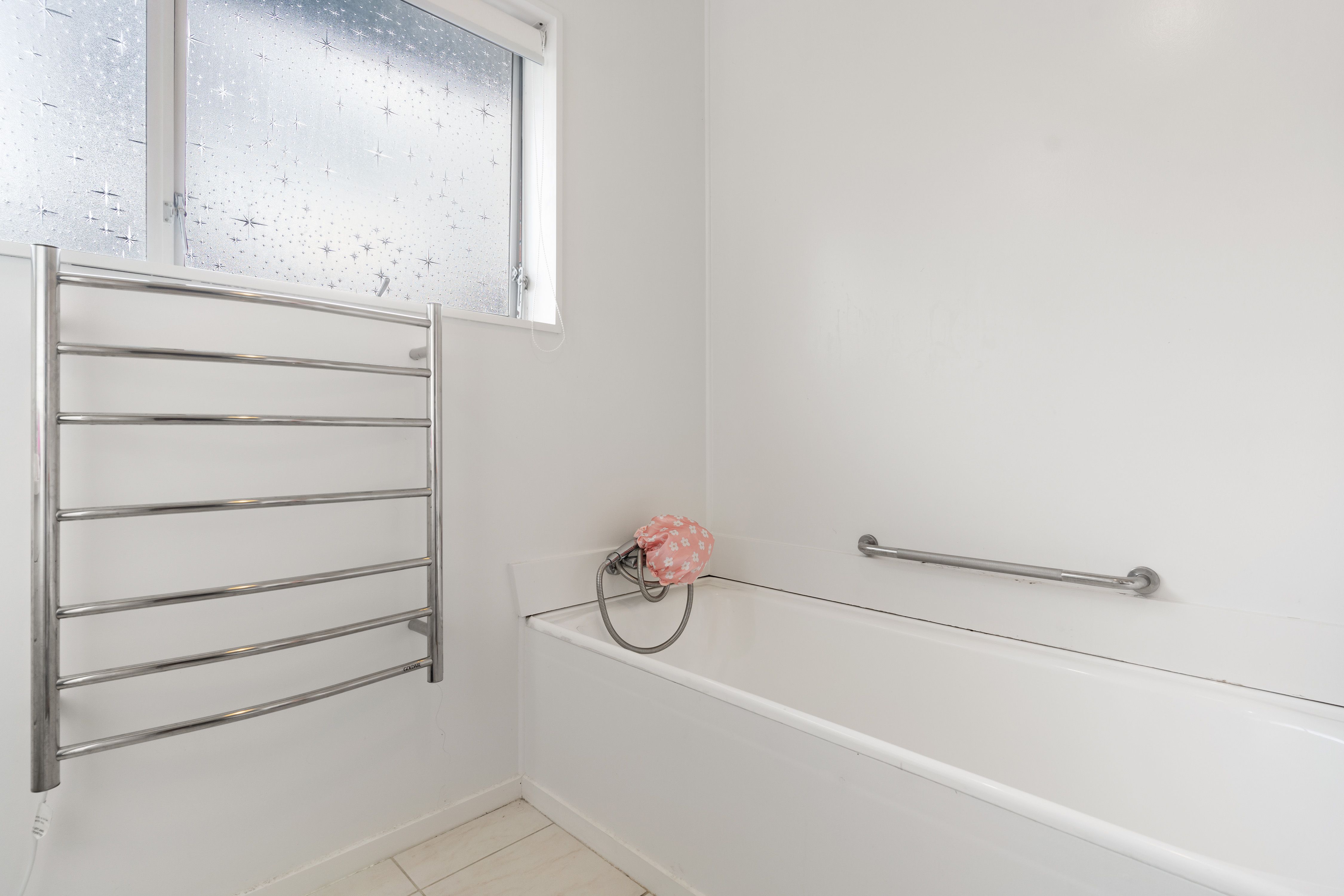 2/17 Poinsettia Place, Henderson, Waitakere City