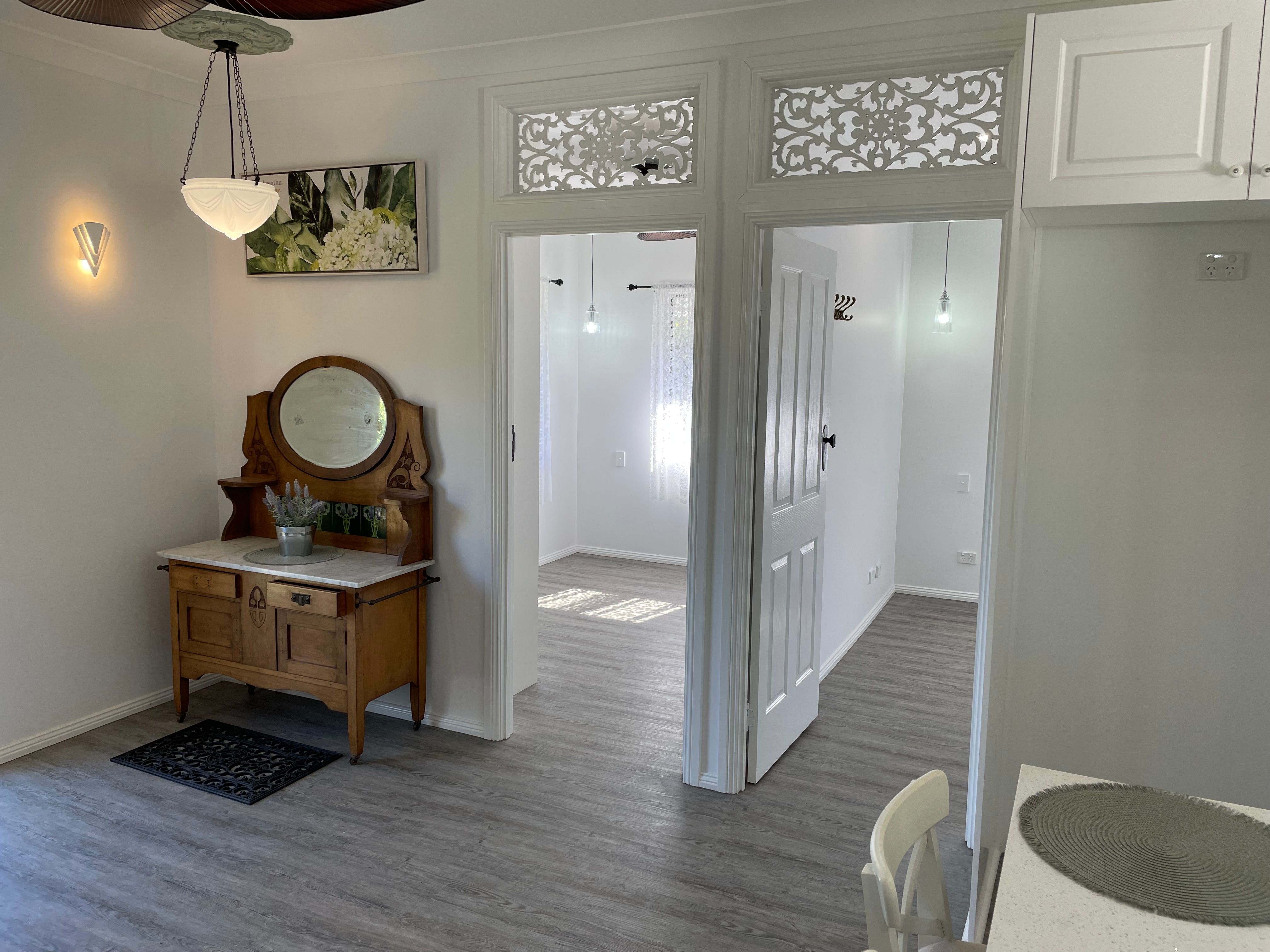 Stylish, Sophisticated Cottage Living — photo 4 of 7