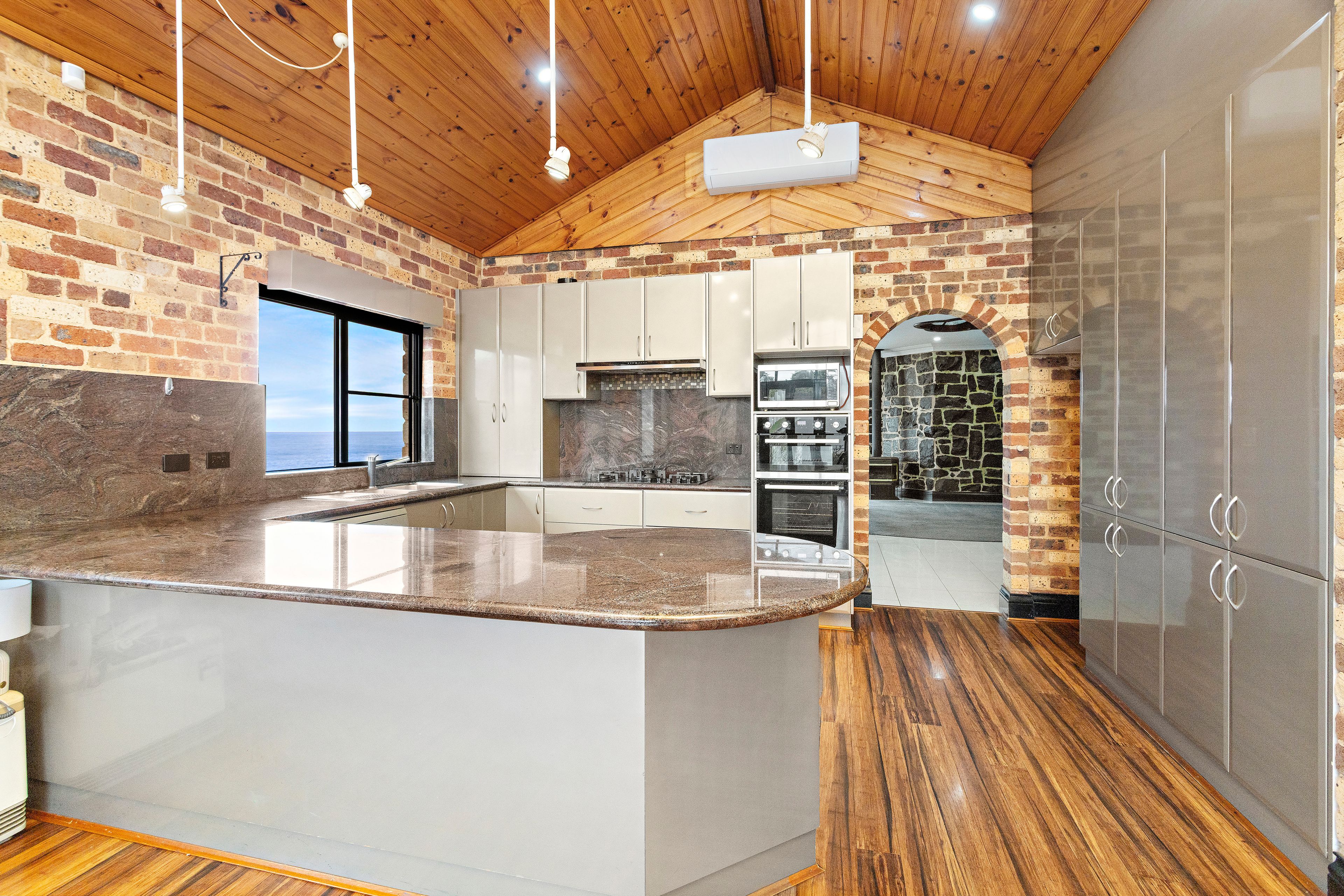 24 Darien Avenue — photo 6 of 20