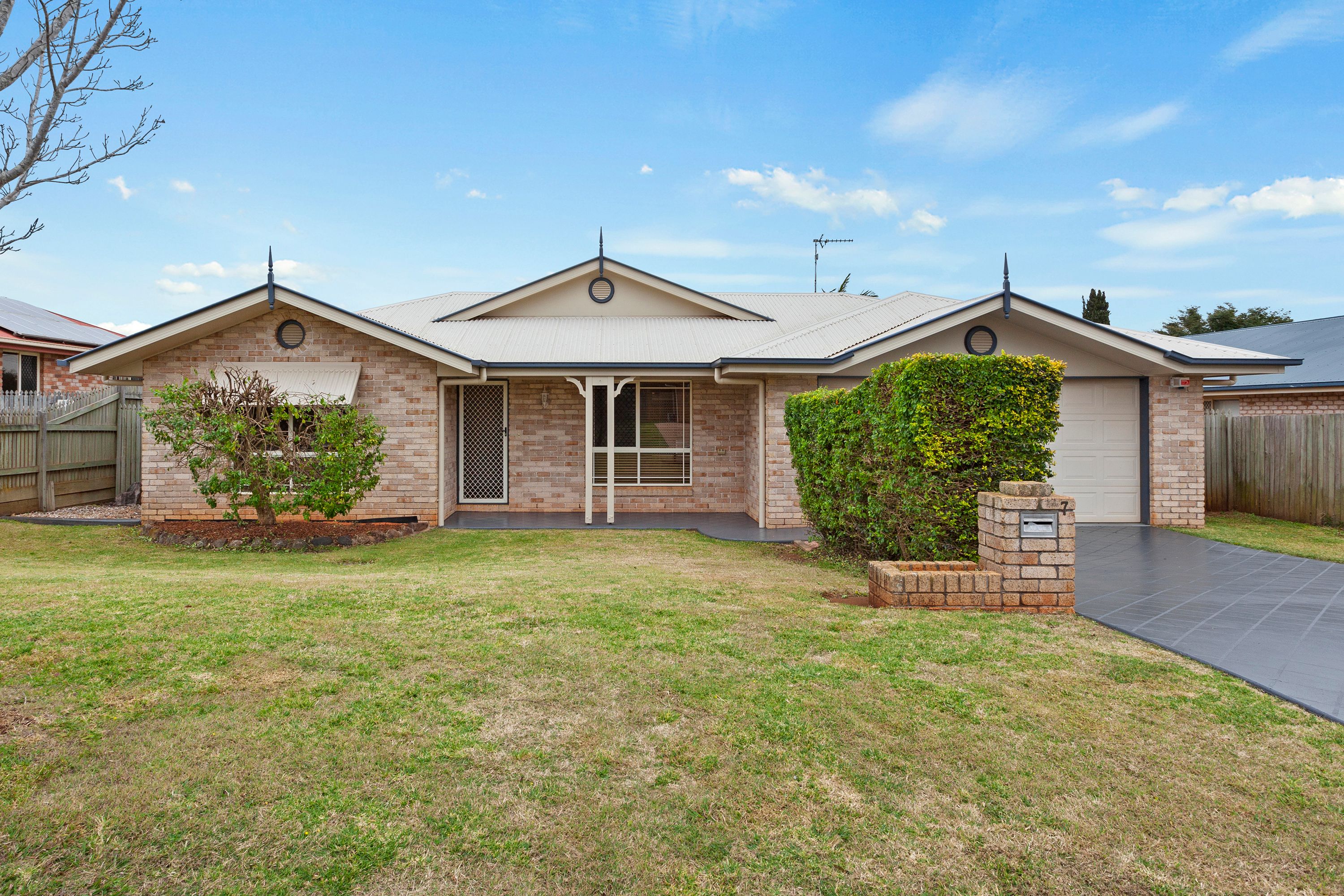 7 Paulene Crescent, Kearneys Spring, QLD 4350