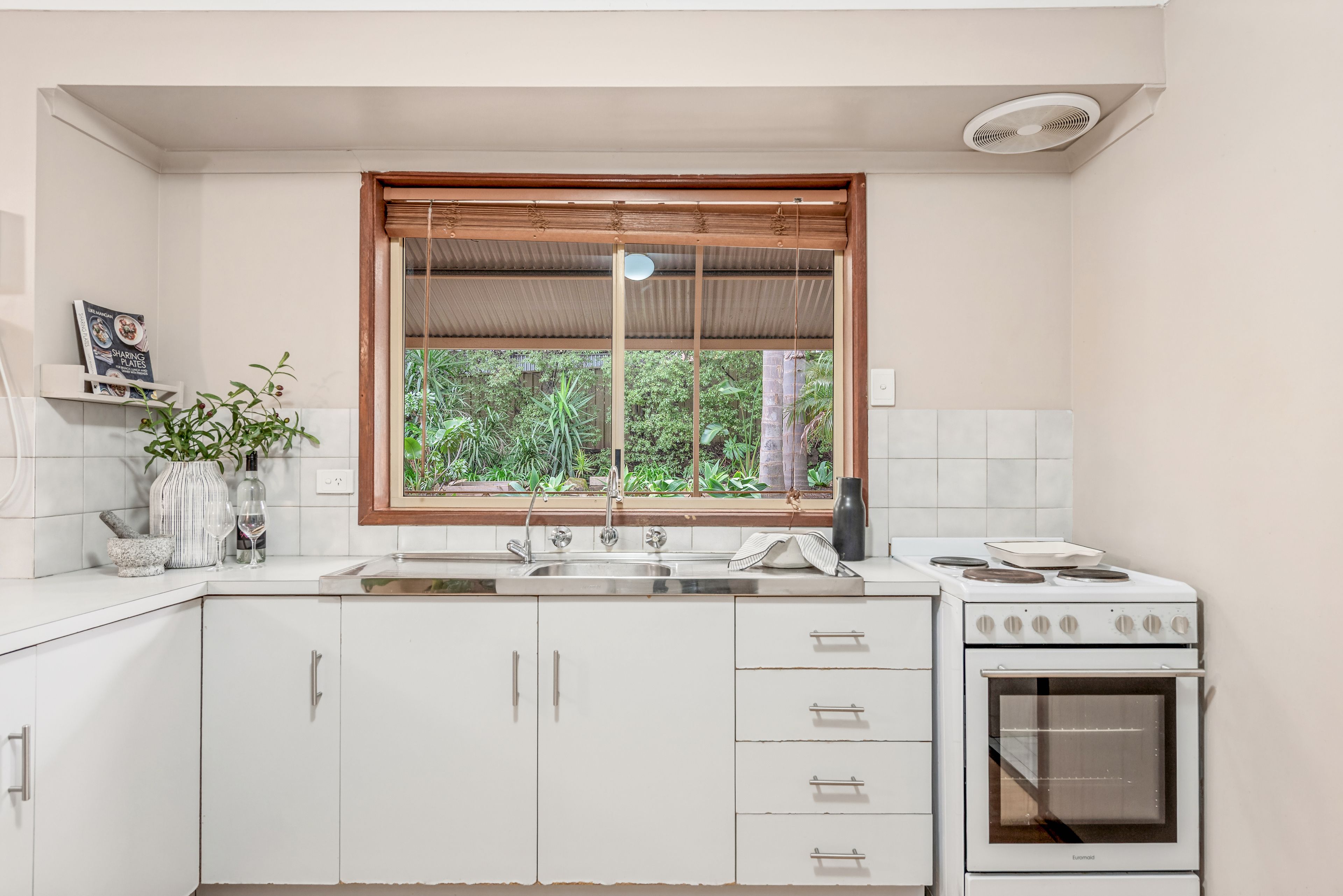50 Sherebrooke Boulevard — photo 10 of 23