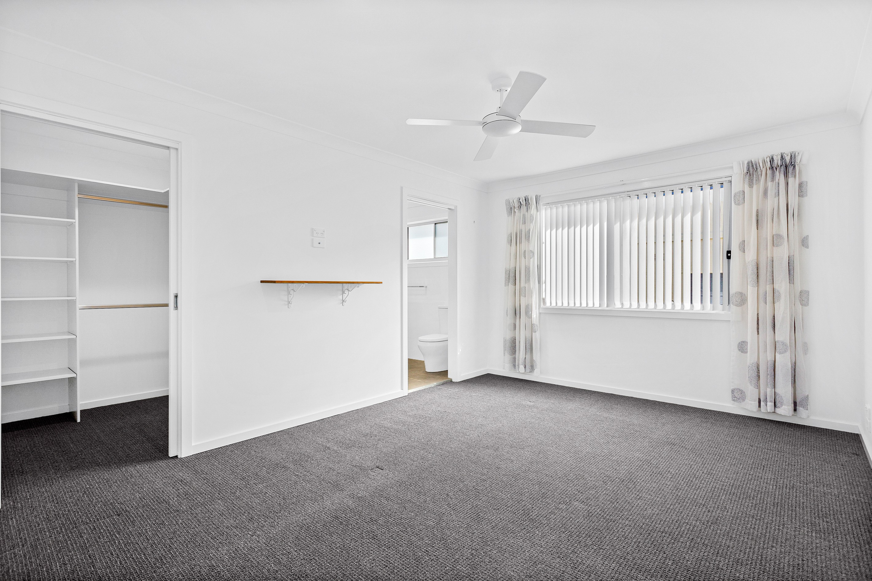 6 Newton Crescent, Oak Flats, NSW 2529
