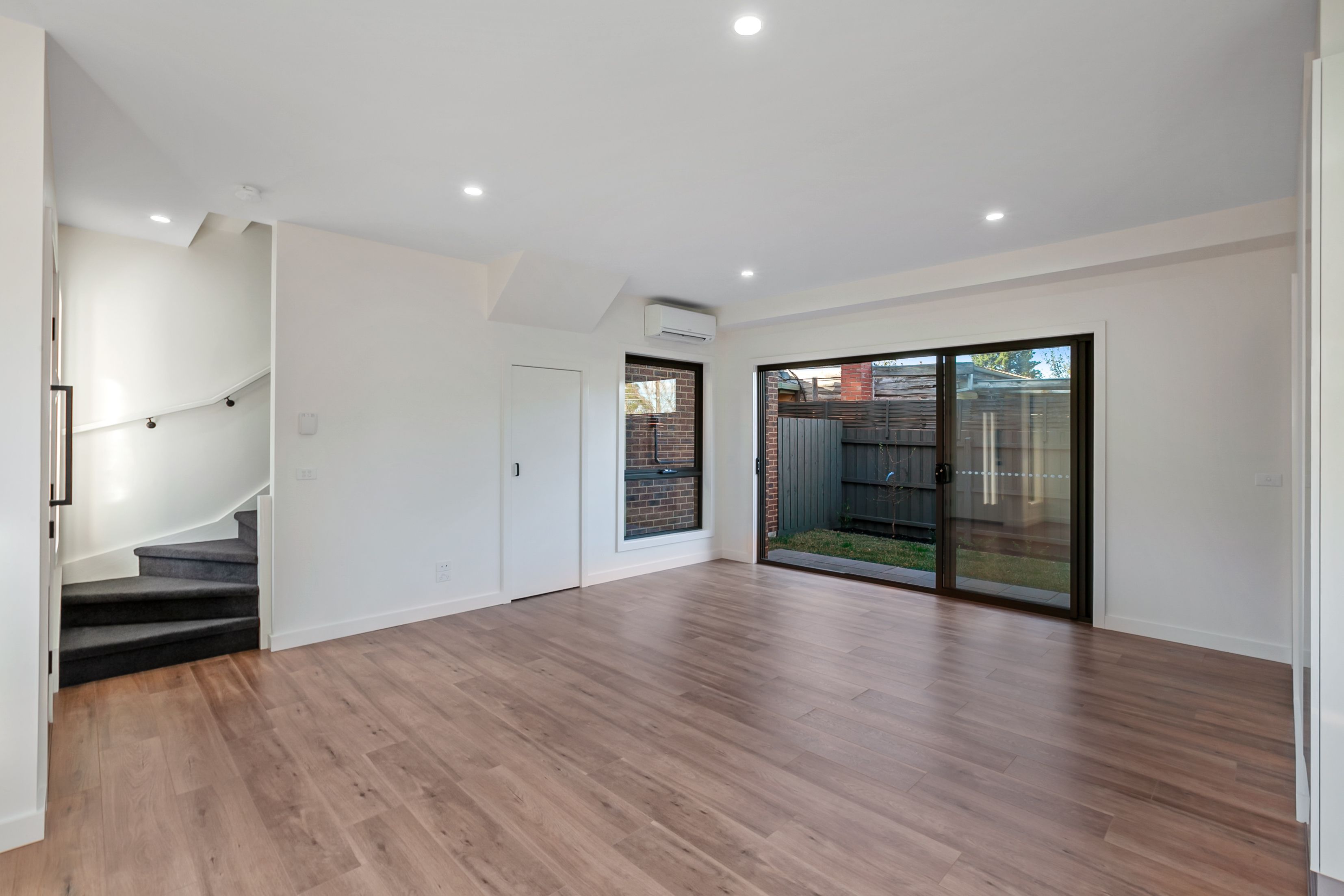 2/4 Clements Grove, Reservoir, VIC 3073