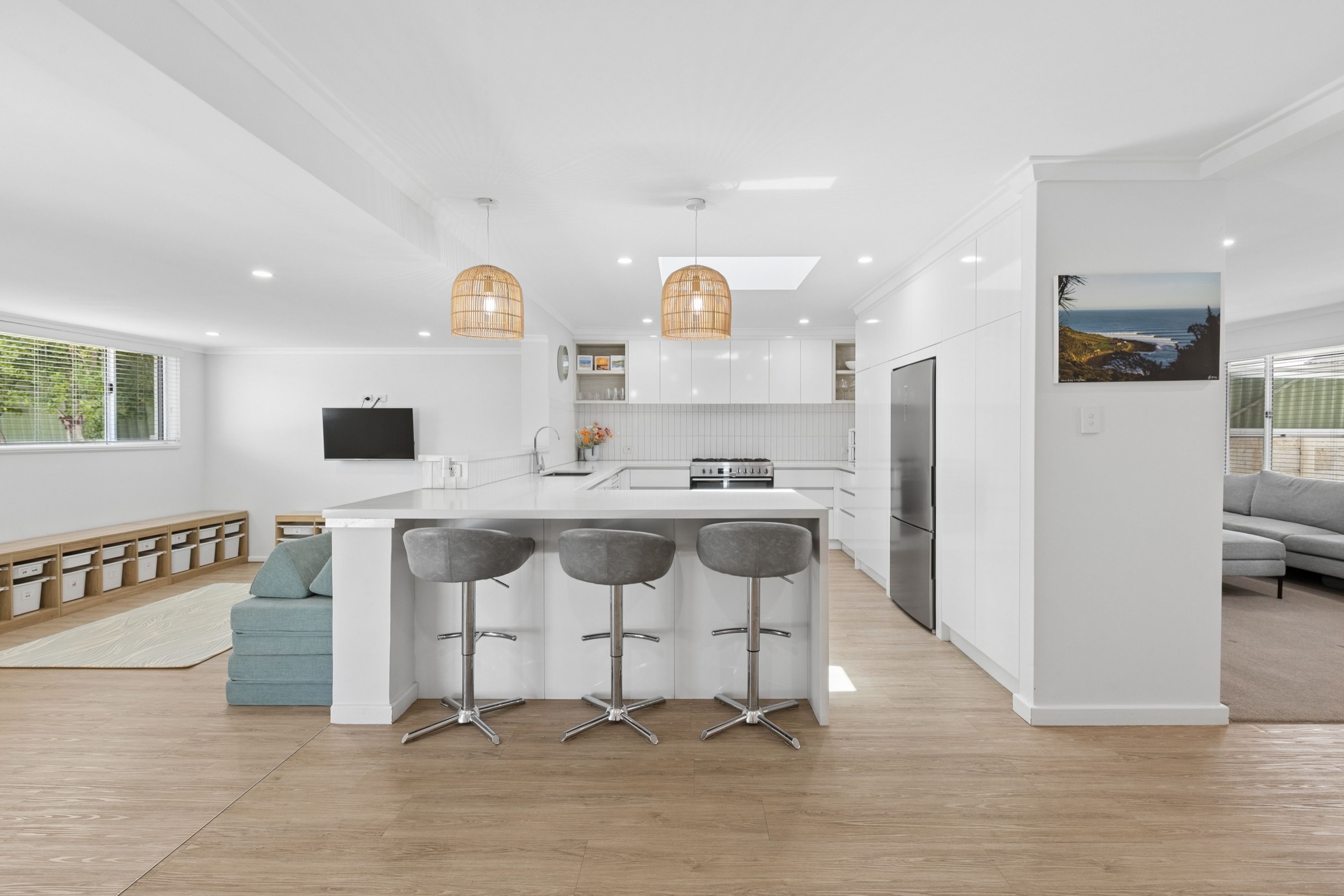 33 Felstead Crescent — photo 11 of 28