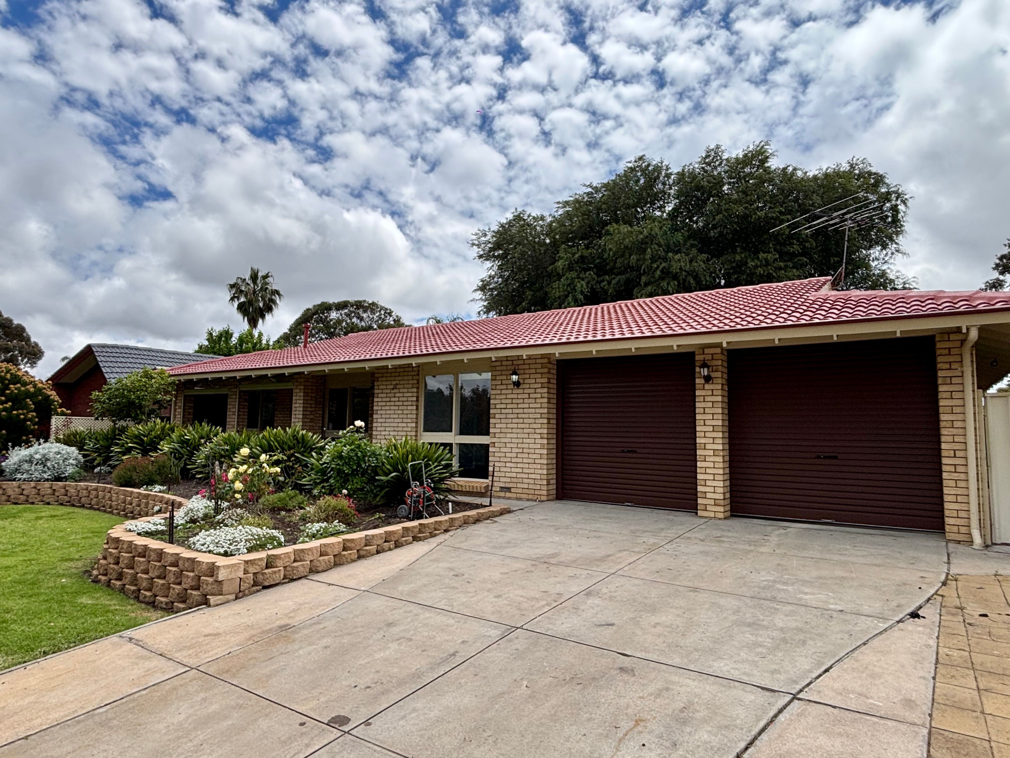 17 Jade Crescent, Aberfoyle Park SA 5159