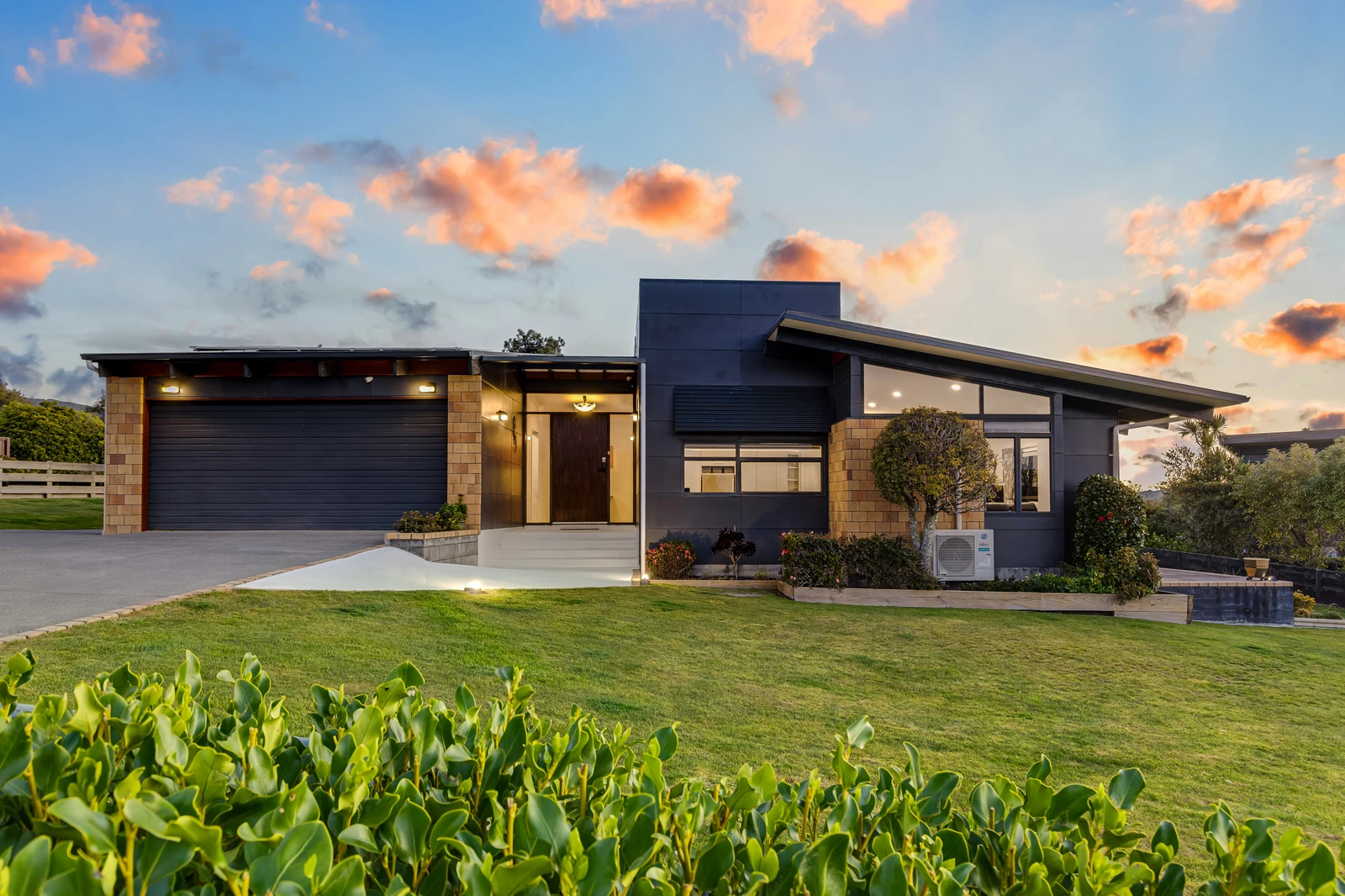 24 Mount Marua Drive, Timberlea, Upper Hutt City