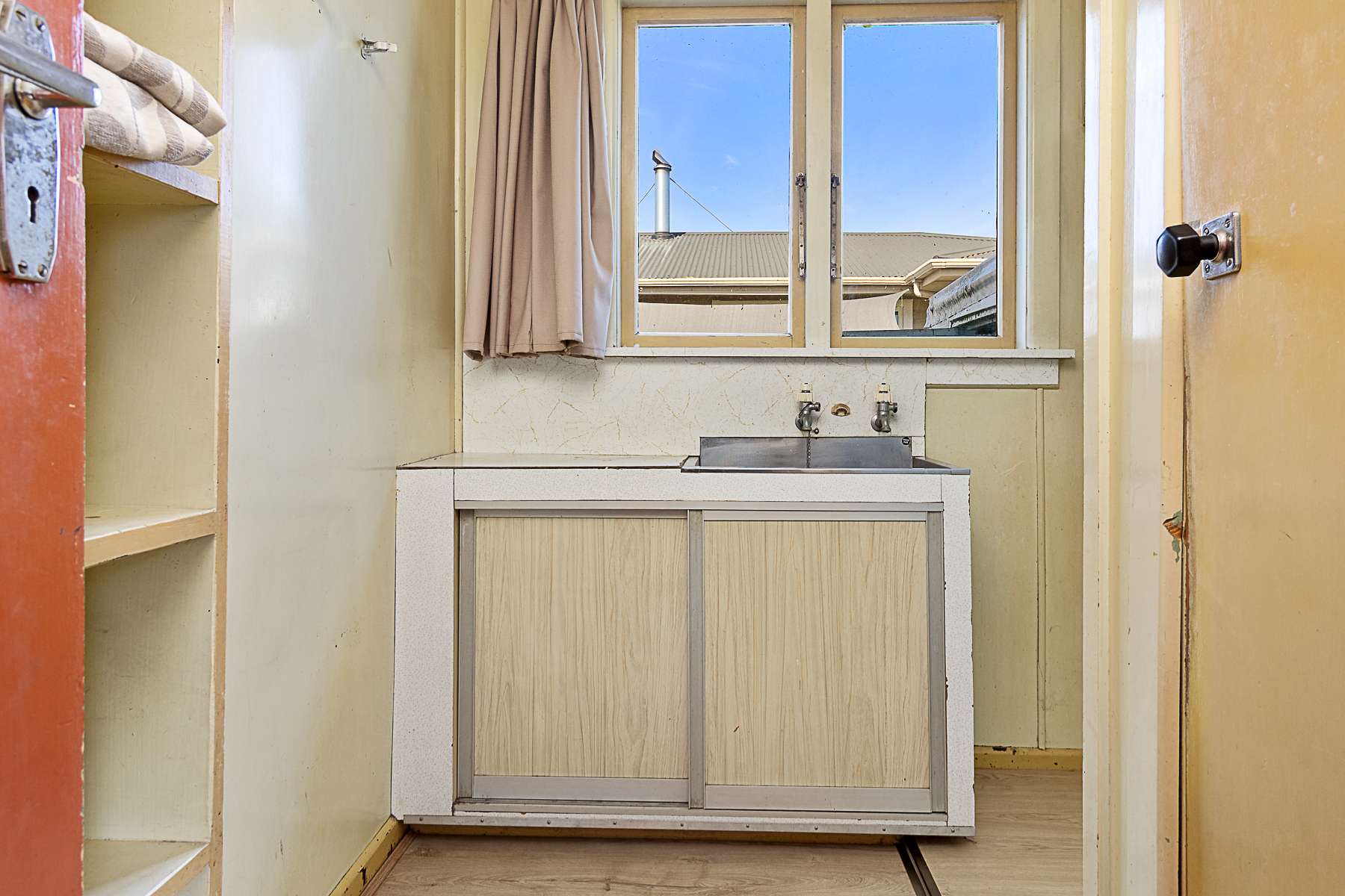 18 Holdaway Street photo 9