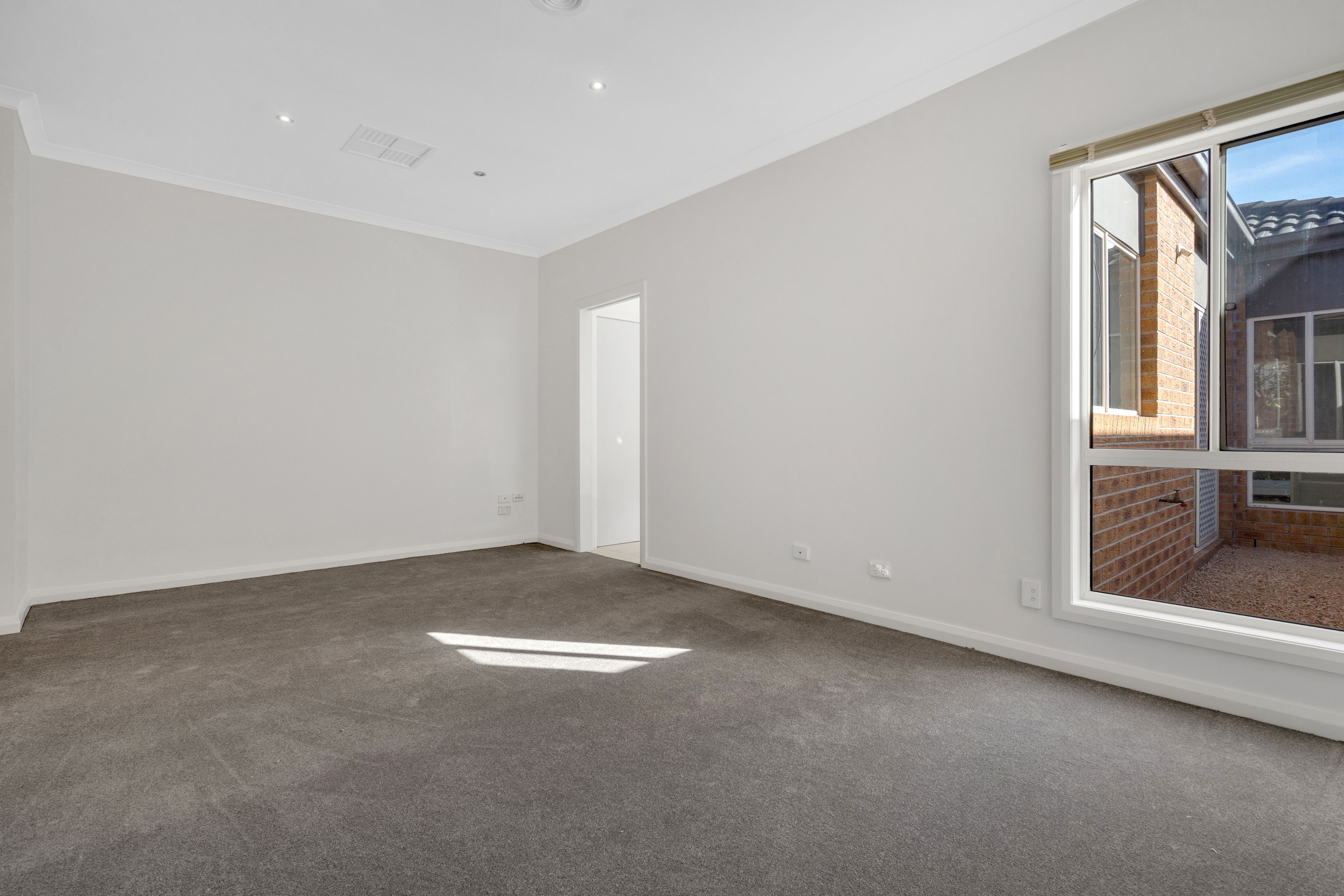 29 Dalwhinnie Crescent, Craigieburn, VIC 3064