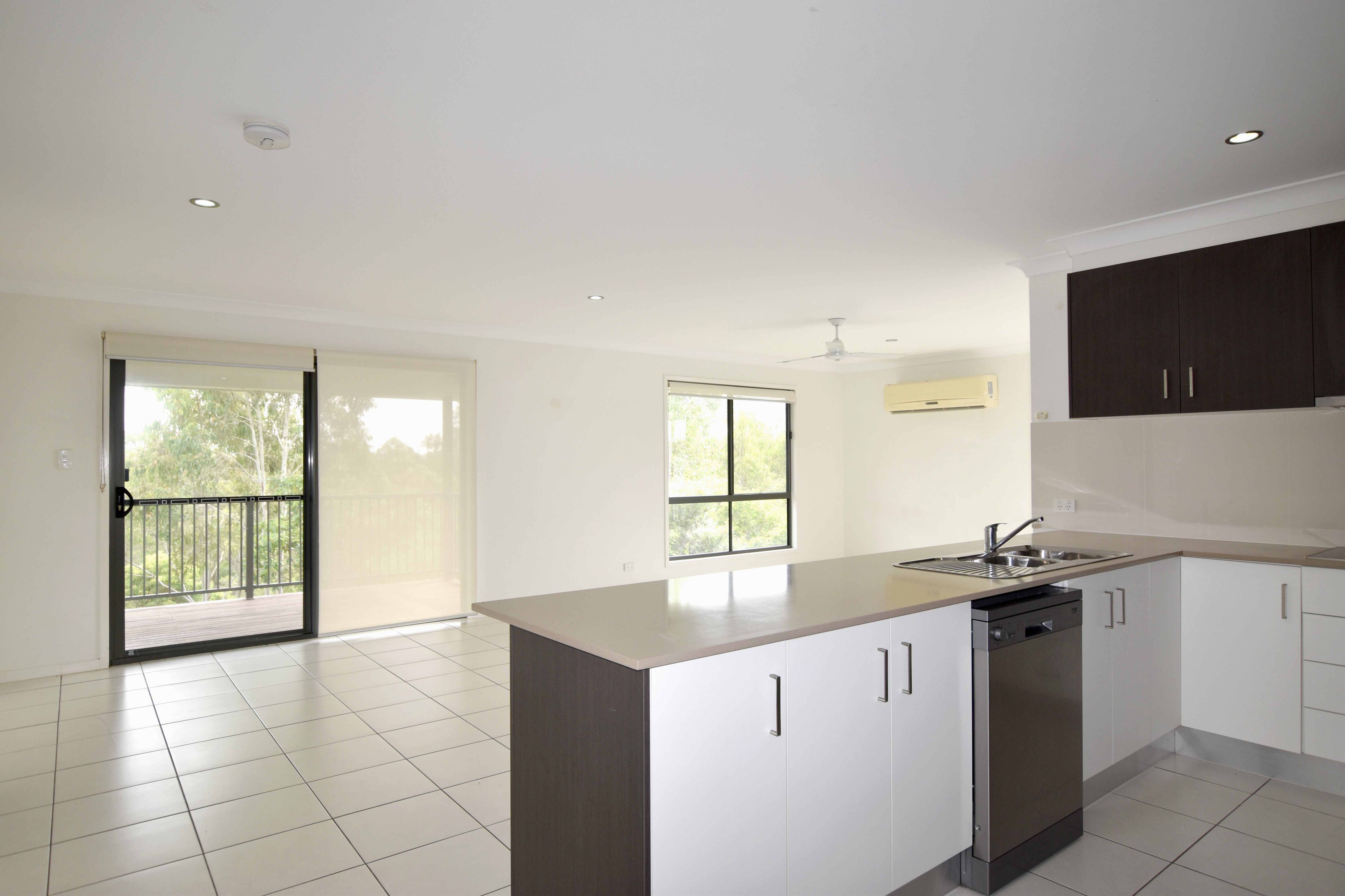 15 Florey Place, Kirkwood, QLD 4680
