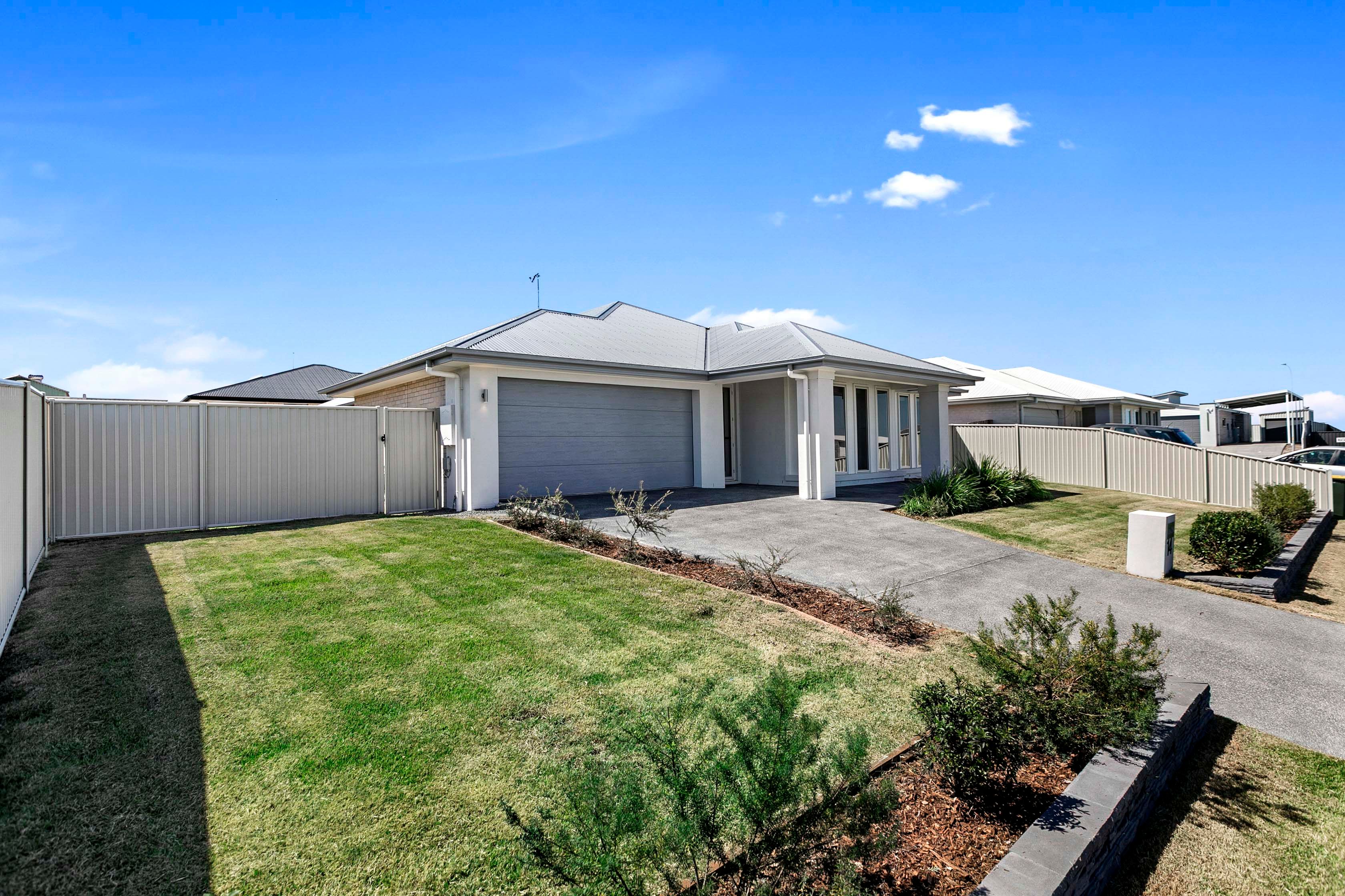 14 Hopbush Street, Nikenbah, QLD 4655