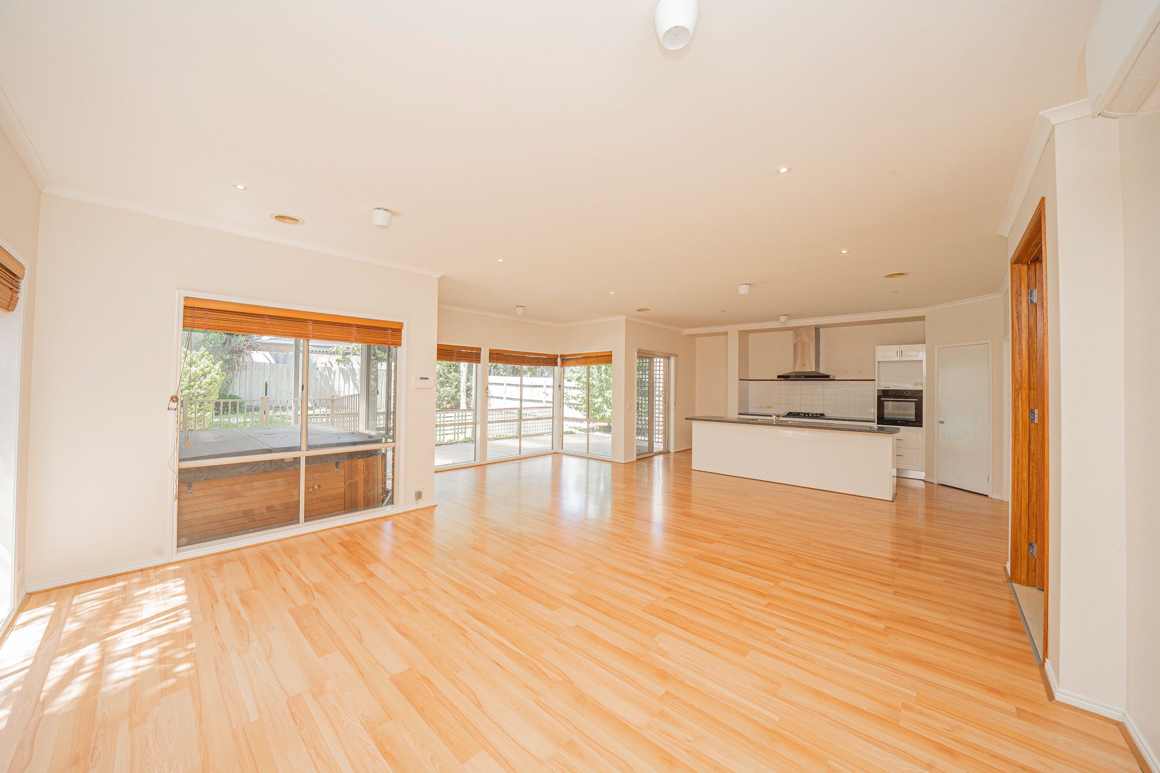 10 Lowanna Street — photo 4 of 17