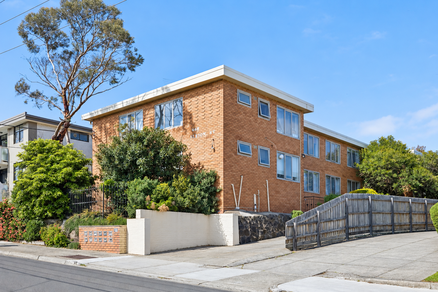 4/446 Albion Street — photo from Ray White CRE
