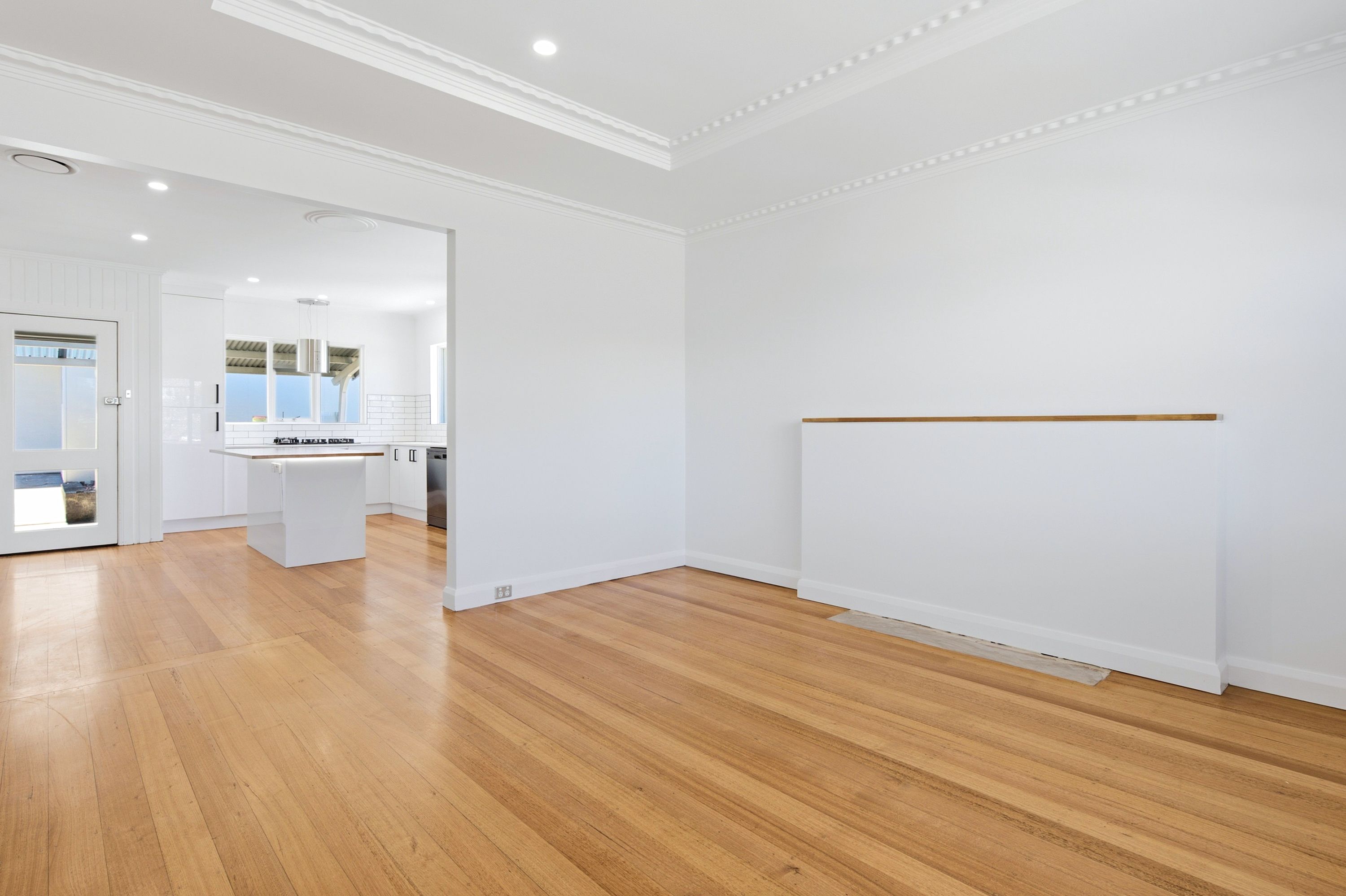 279 St Leonards Road — photo 3 of 29