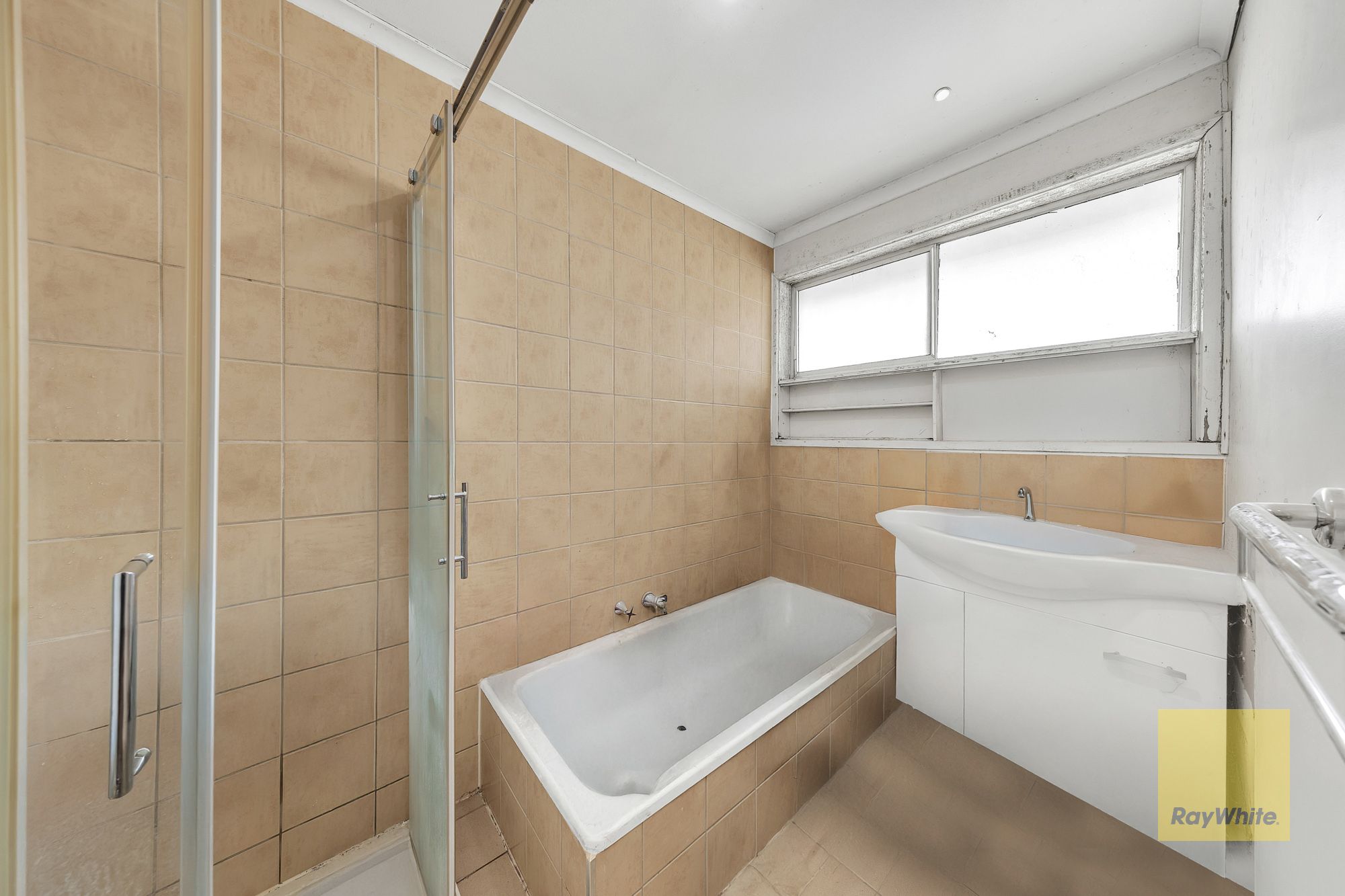 102 Oakwood Road — photo 4 of 13