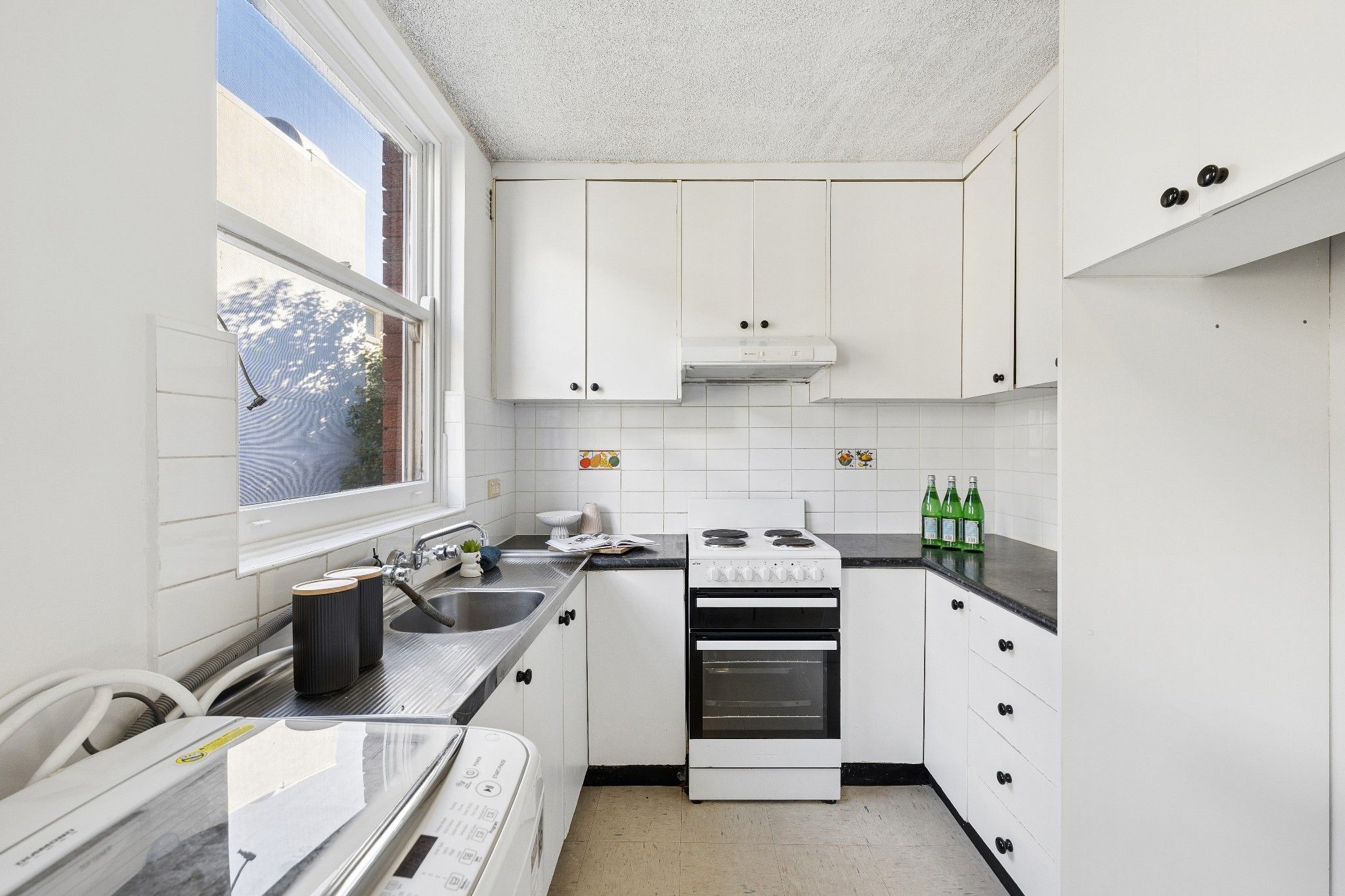 10/8 Webbs Avenue — photo 4 of 14