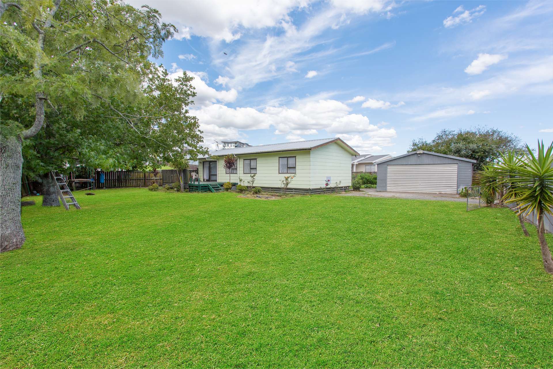 33 Inverell Avenue photo 0