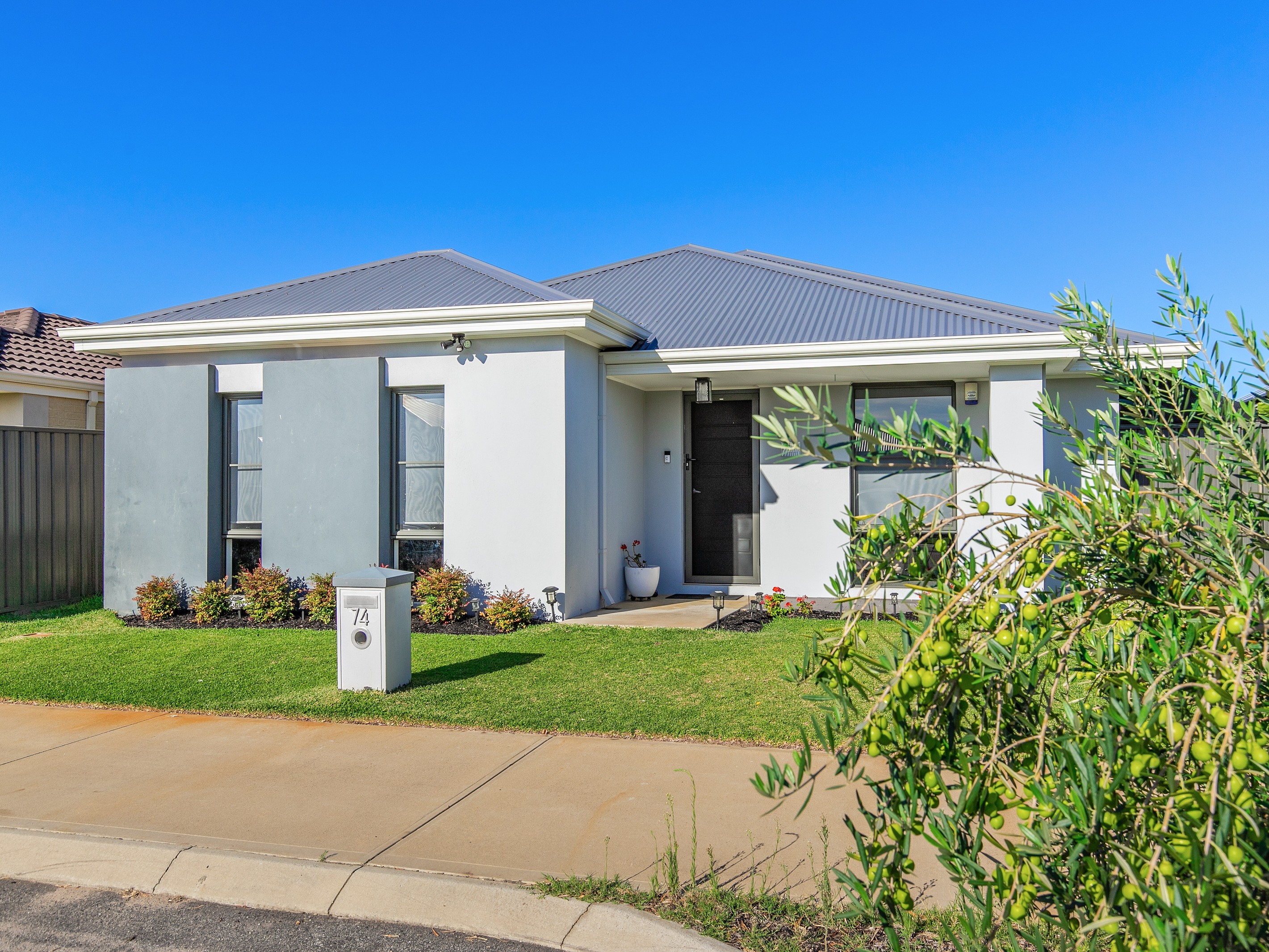 74 Bottlenose Circuit, Waikiki, WA 6169