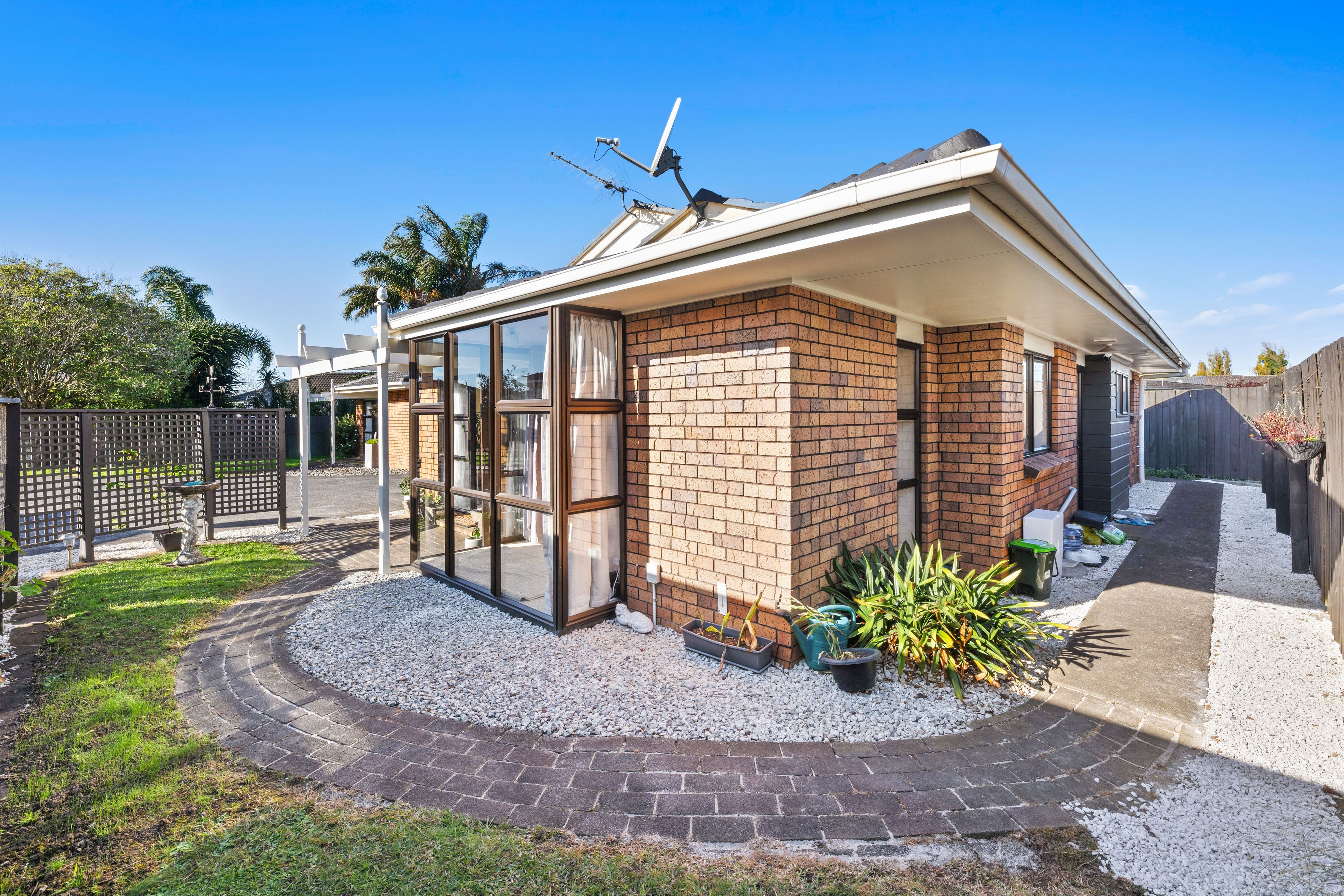 2/111 Kolmar Road, Papatoetoe, Manukau City