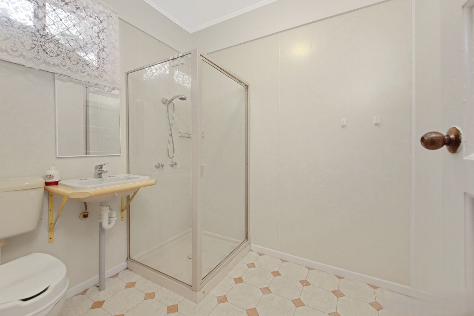 52 Braithwaite Street — photo 12 of 18