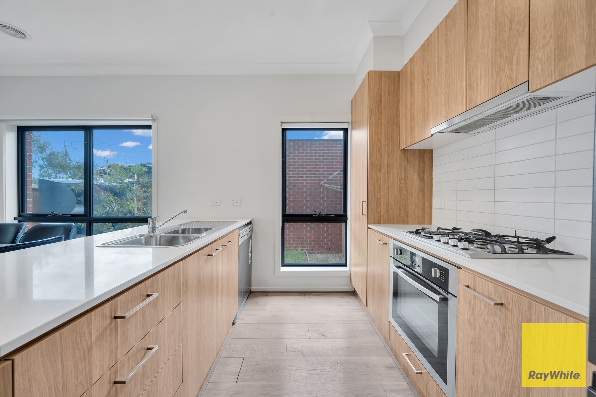 8/4 Westonbury Drive — photo 7 of 30