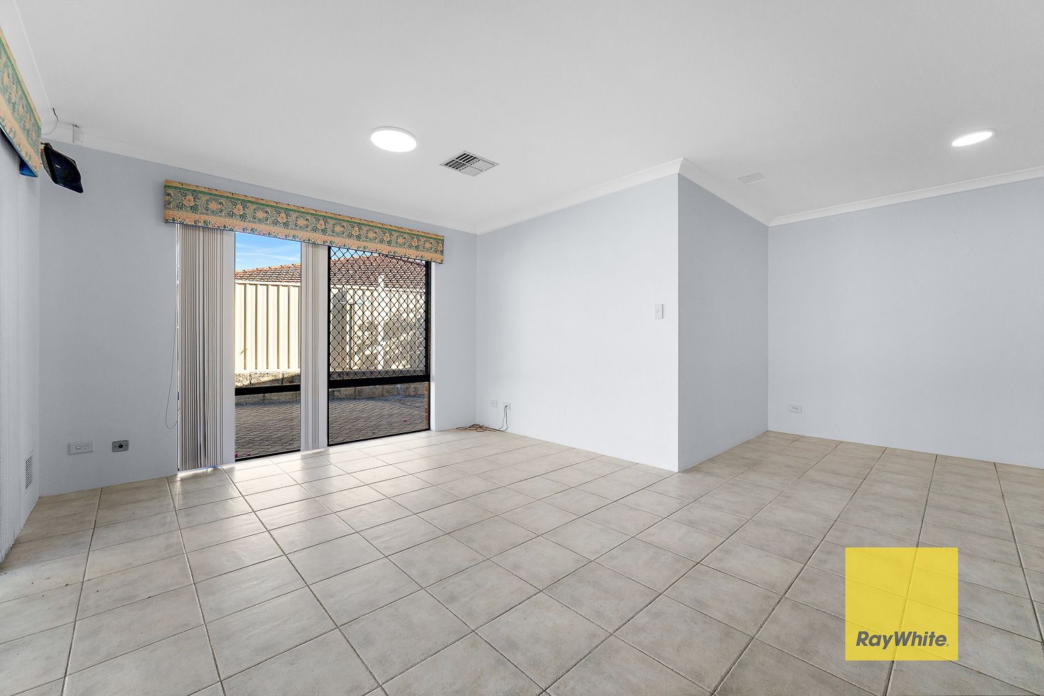 17 Andrews Road — photo 4 of 22