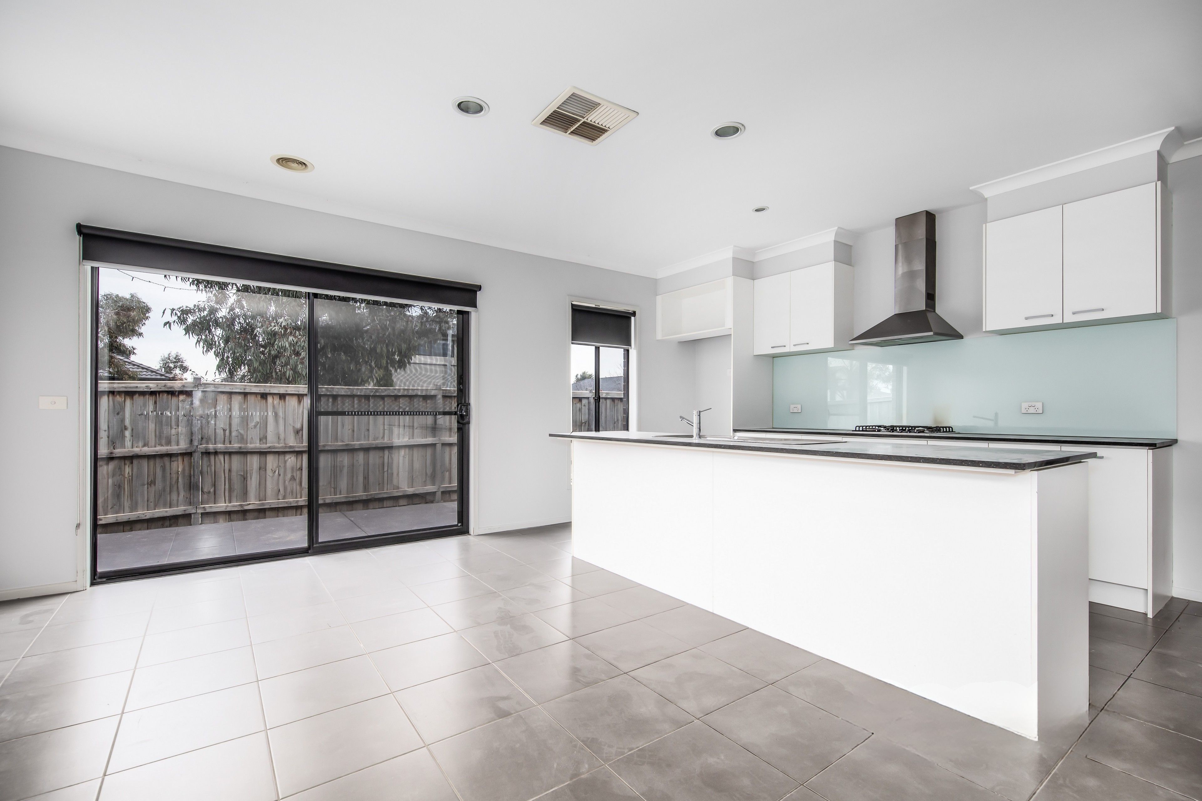 10 Mathoura Avenue — photo 3 of 8