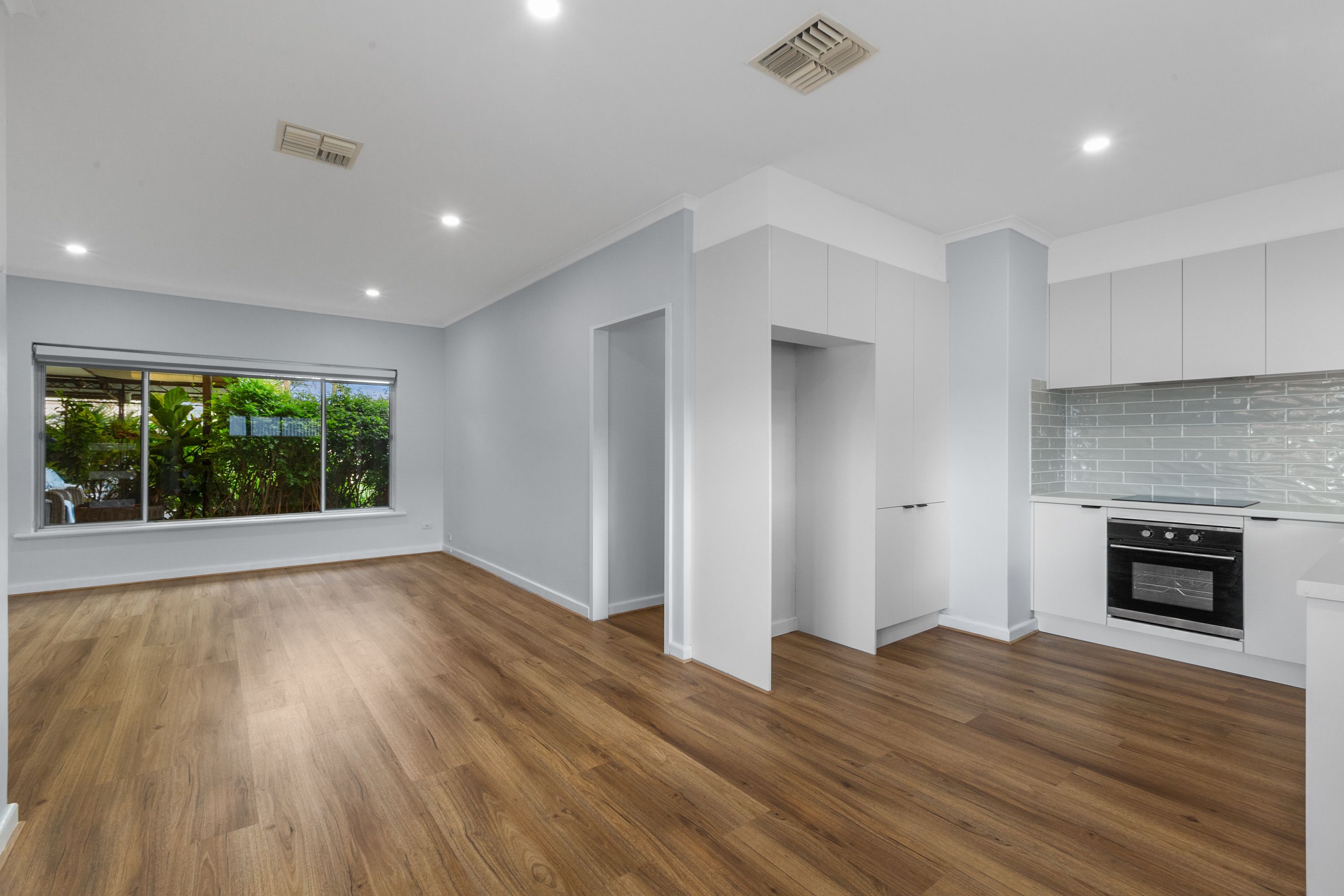 2/74 Toledo Avenue — photo 4 of 9