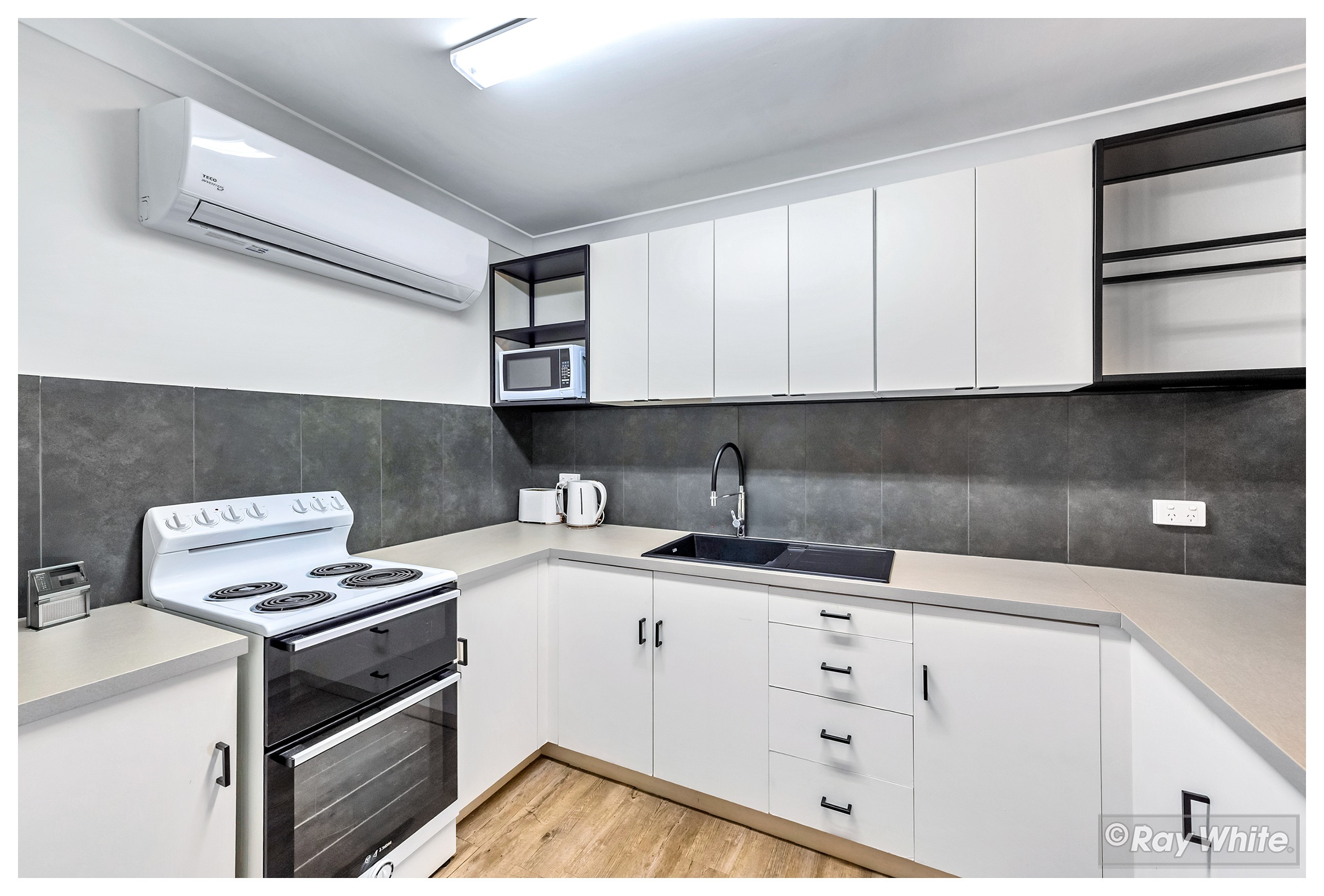 2/128 High Street, Berserker, QLD 4701