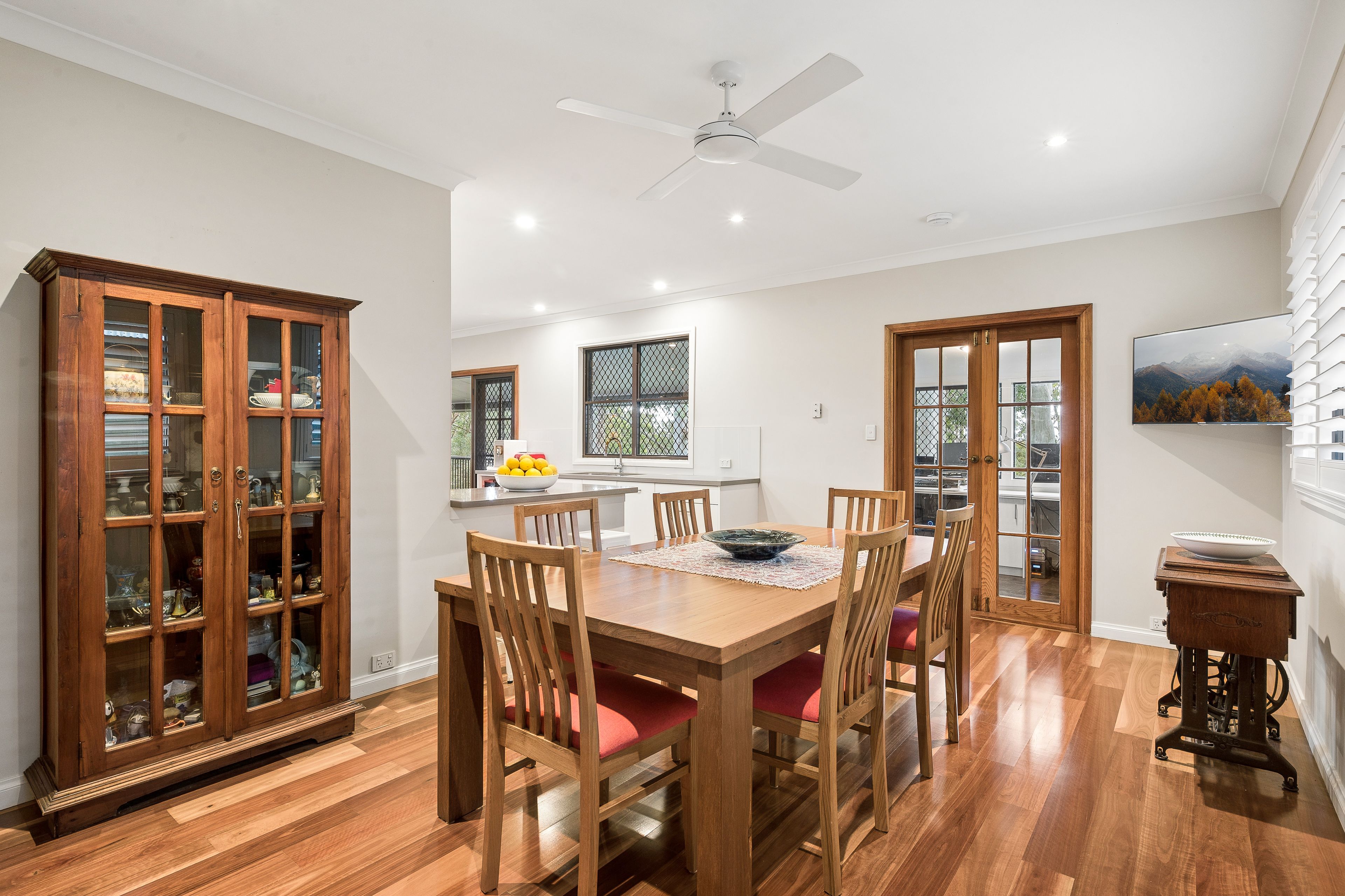 Leafy scenery in a stylishly renovated family retreat — photo 7 of 17