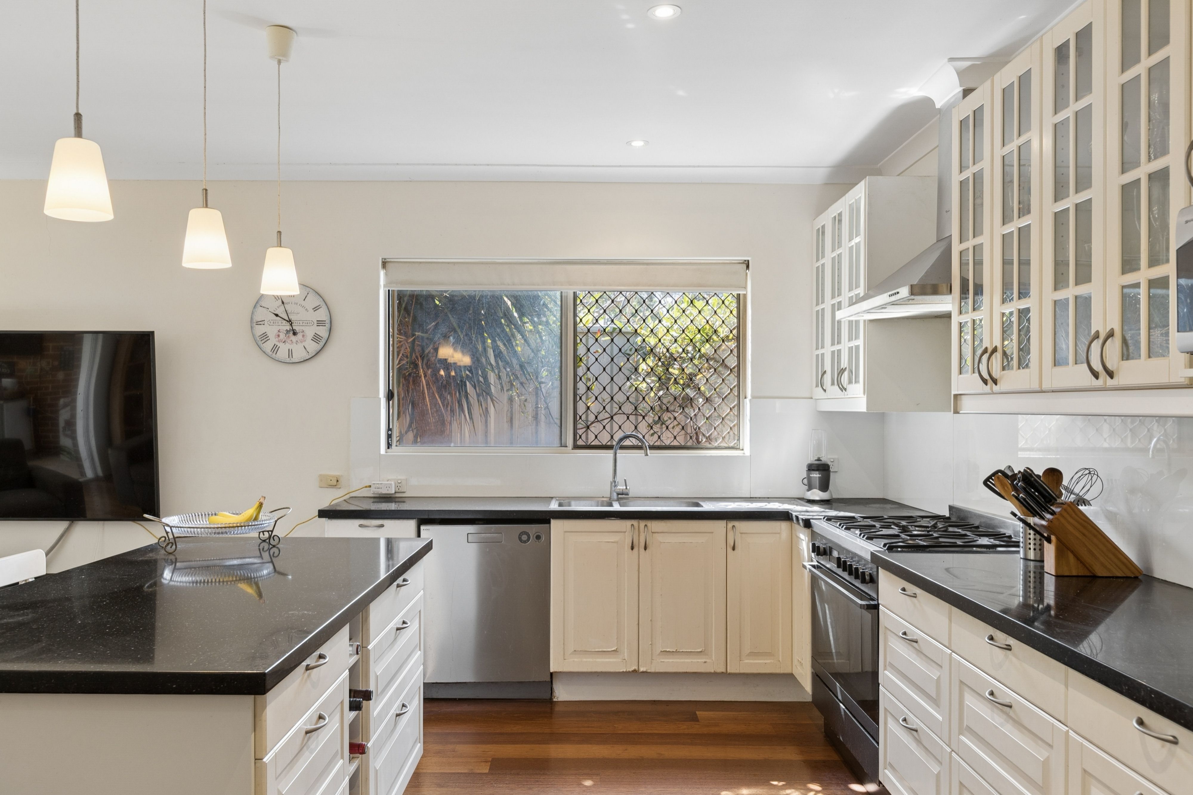 1 Dempster Place — photo 7 of 23