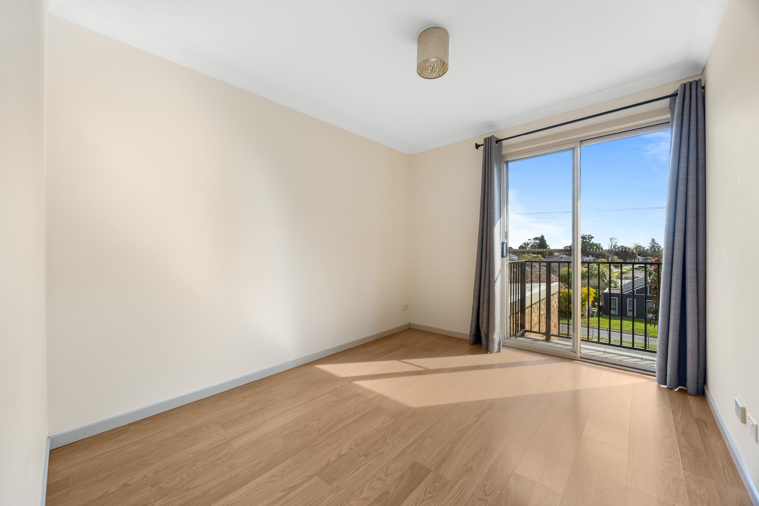 327 Richards Street — photo 8 of 12