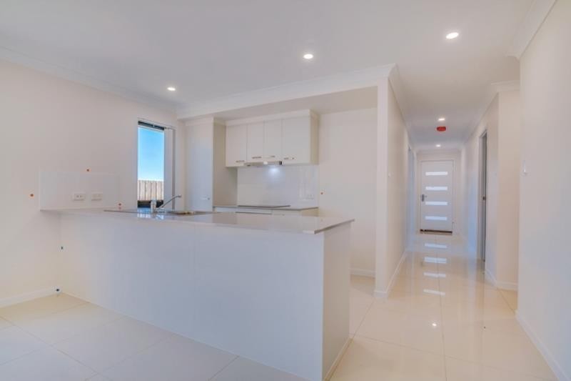 1/12 Swallowtail Street, Rosewood, QLD 4340
