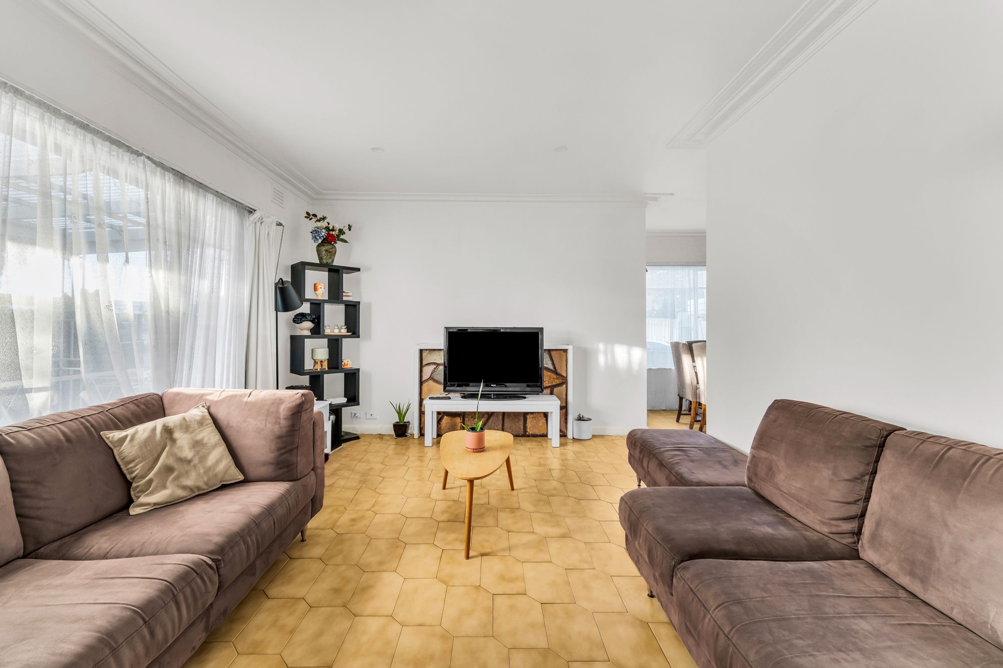 647 Geelong Road — photo 4 of 19