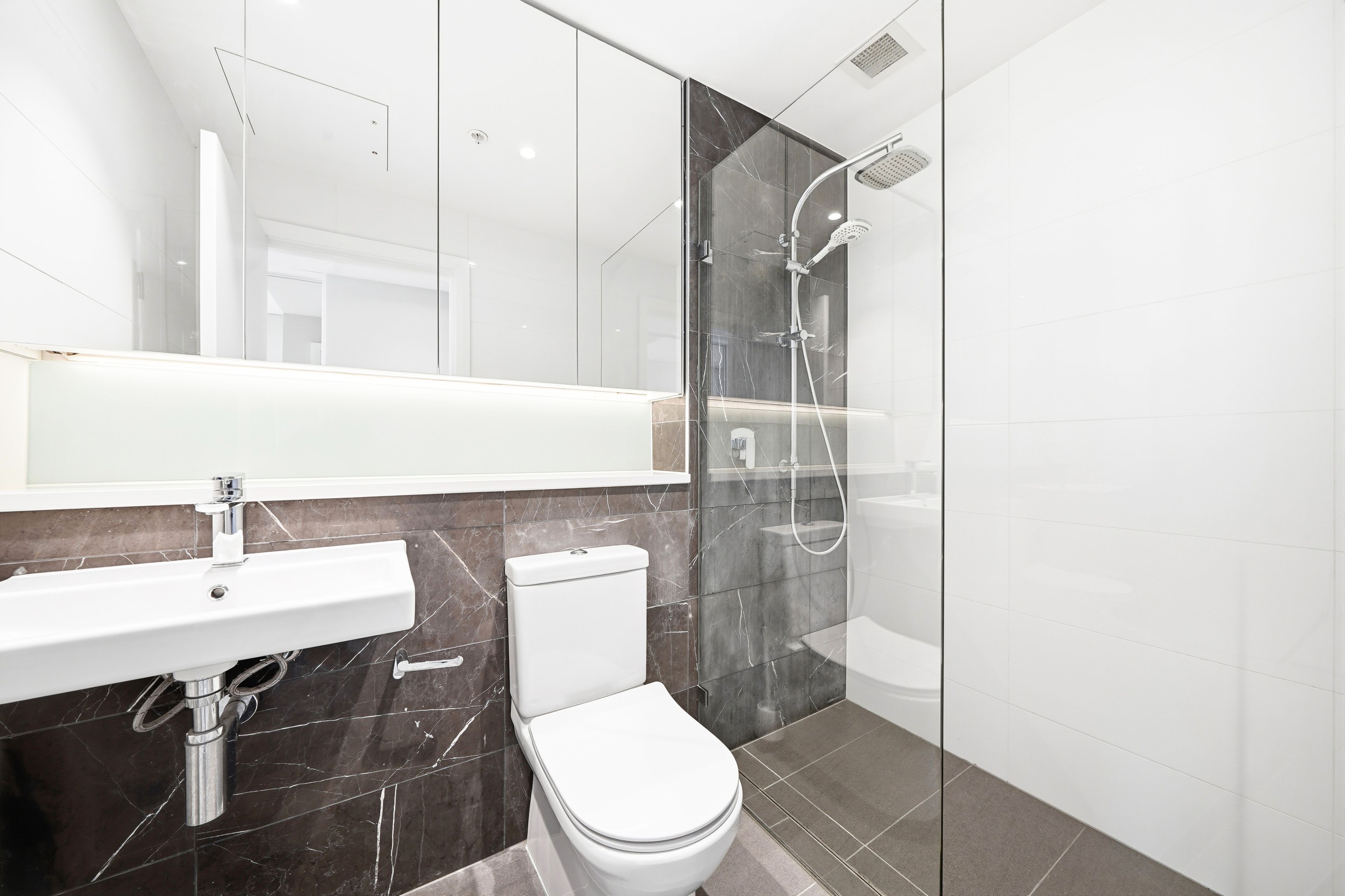1407/2 Waterways Street — photo 6 of 12