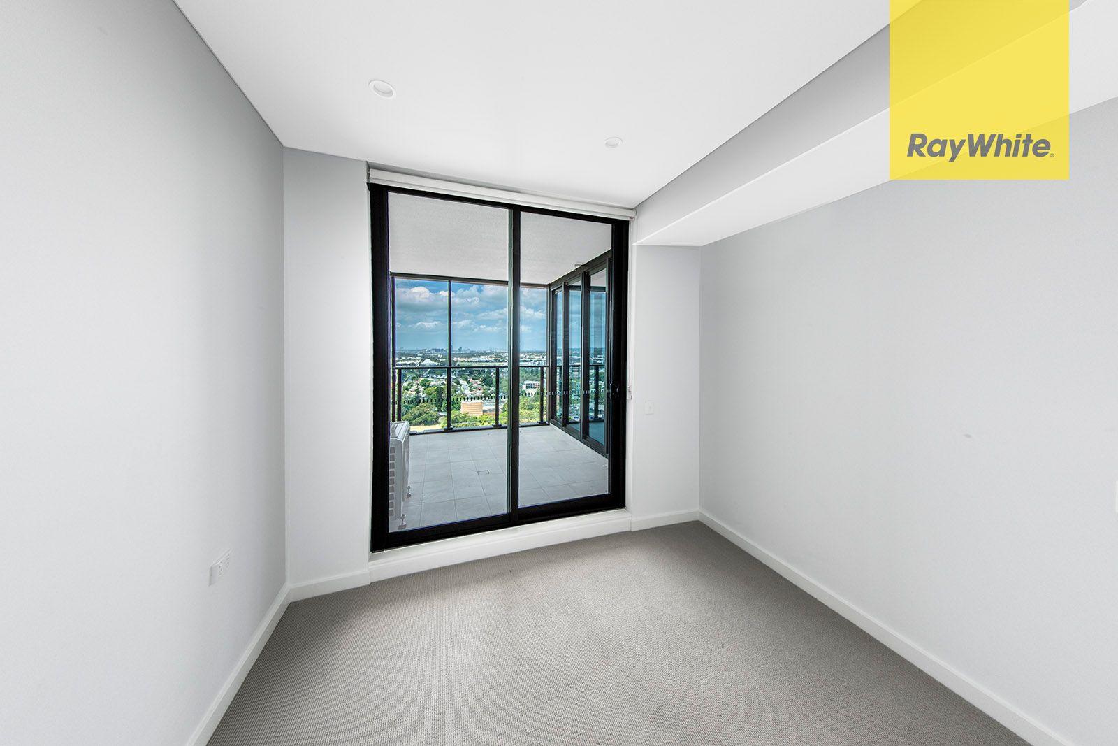 2208/14-20 Parkes Street — photo 5 of 11