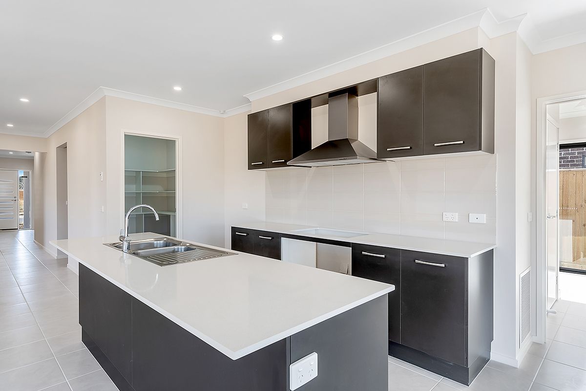 14 Birdsong Avenue, Mickleham, VIC 3064