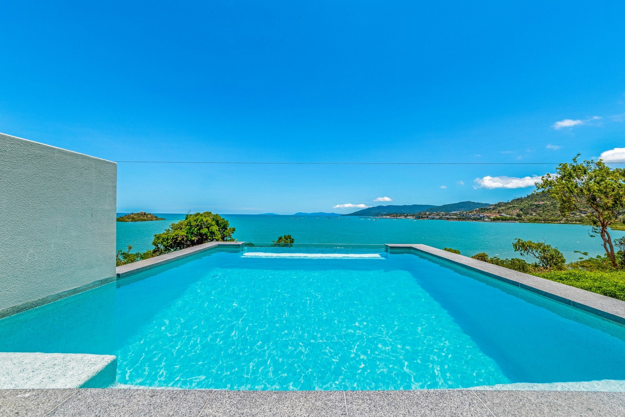 8 Coral Esplanade, Cannonvale QLD 4802