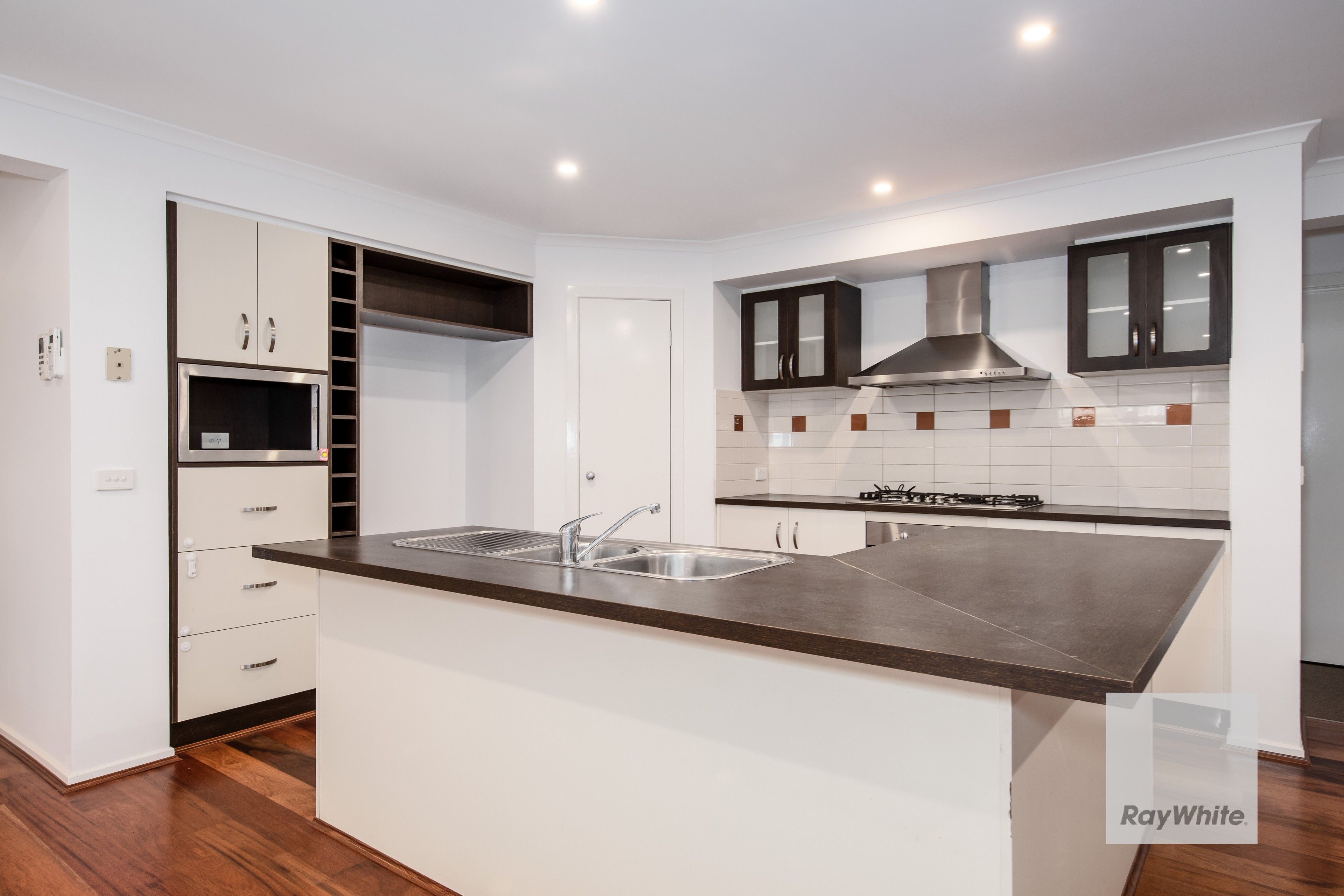 680 Tarneit Road — photo 4 of 9