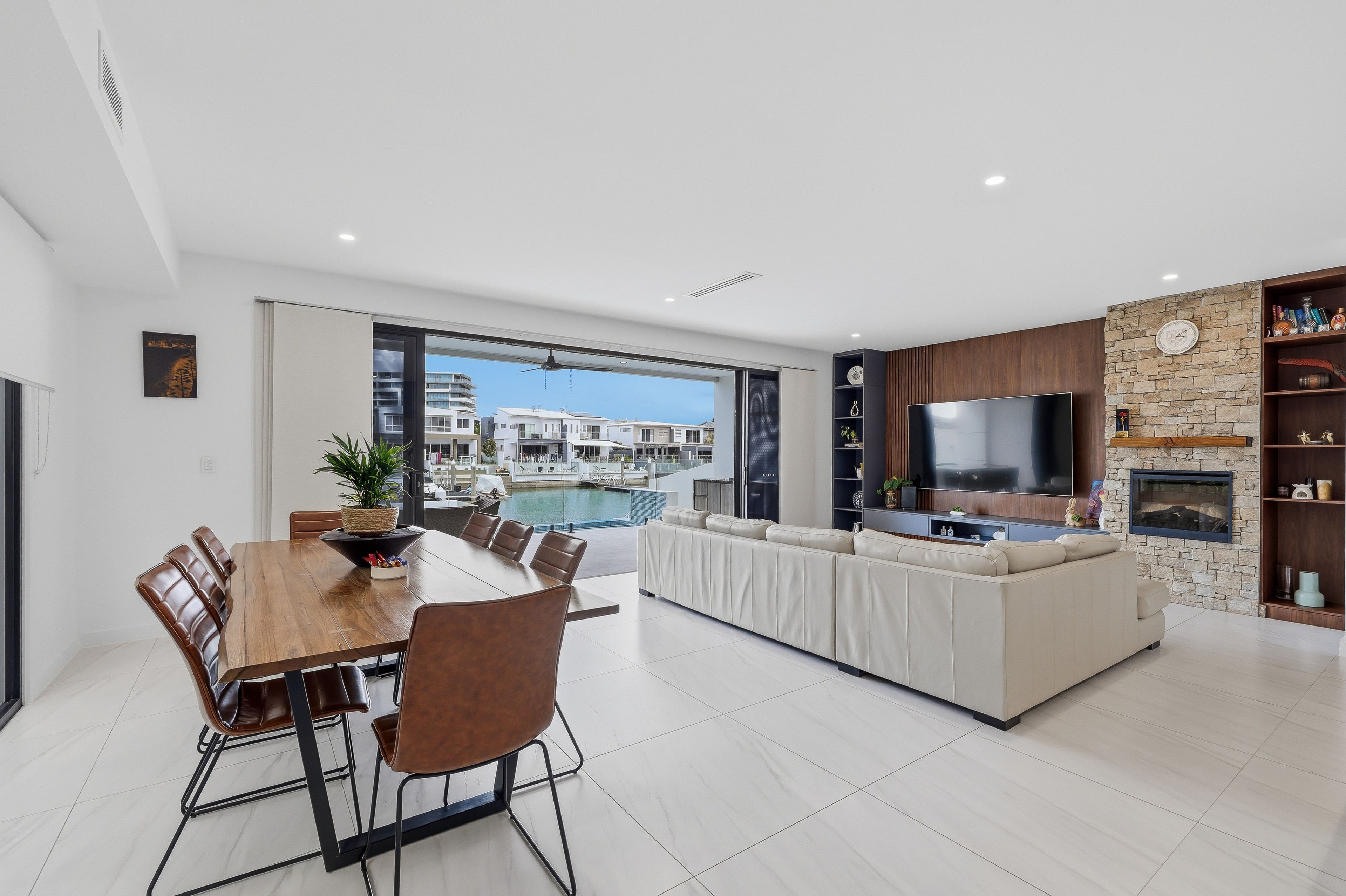 2/10 Middle Quay Drive — photo 8 of 30