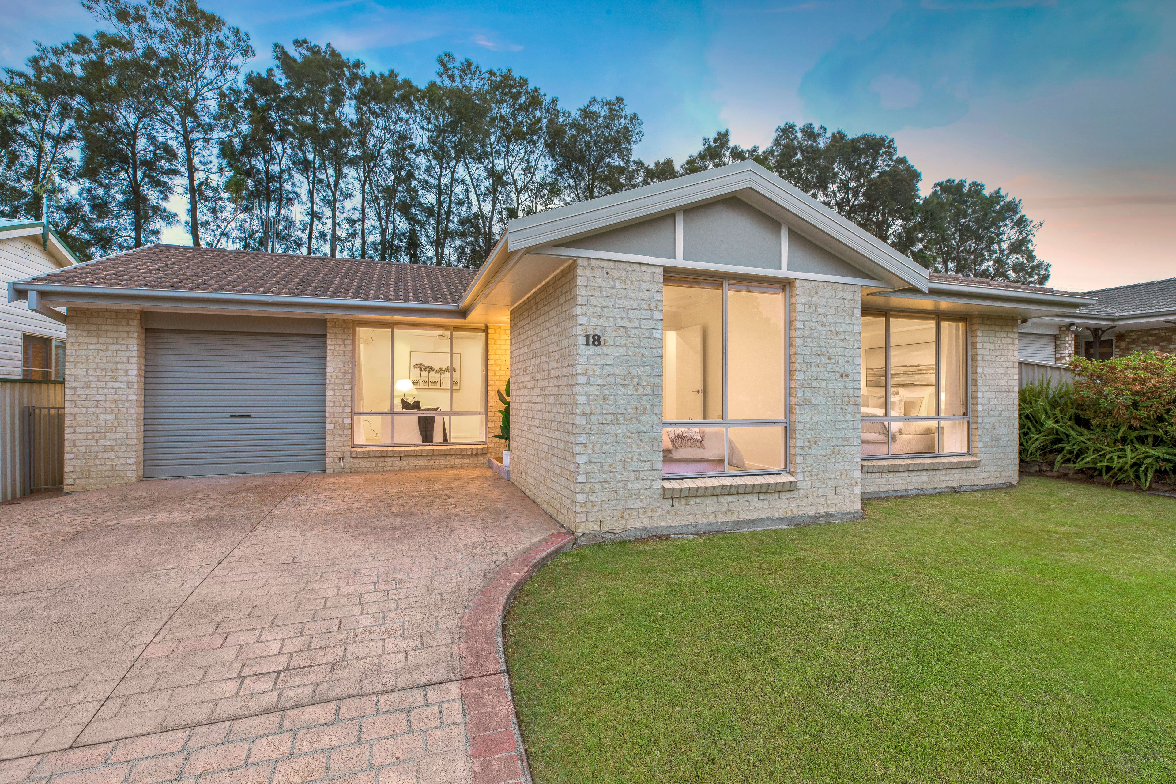 18 Macintyre Street, Bateau Bay NSW 2261