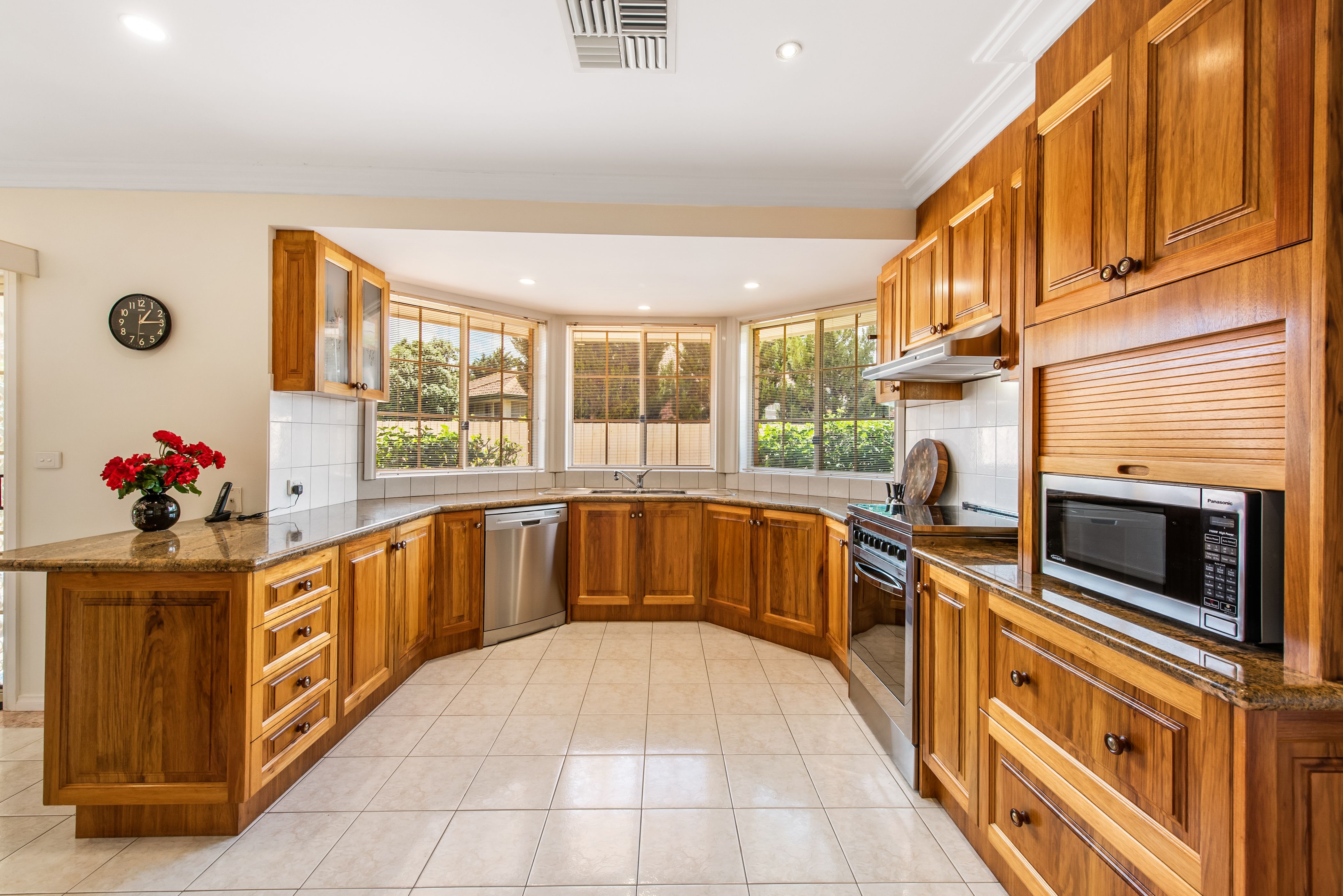 19 Hailey Court, Taylors Lakes, VIC 3038