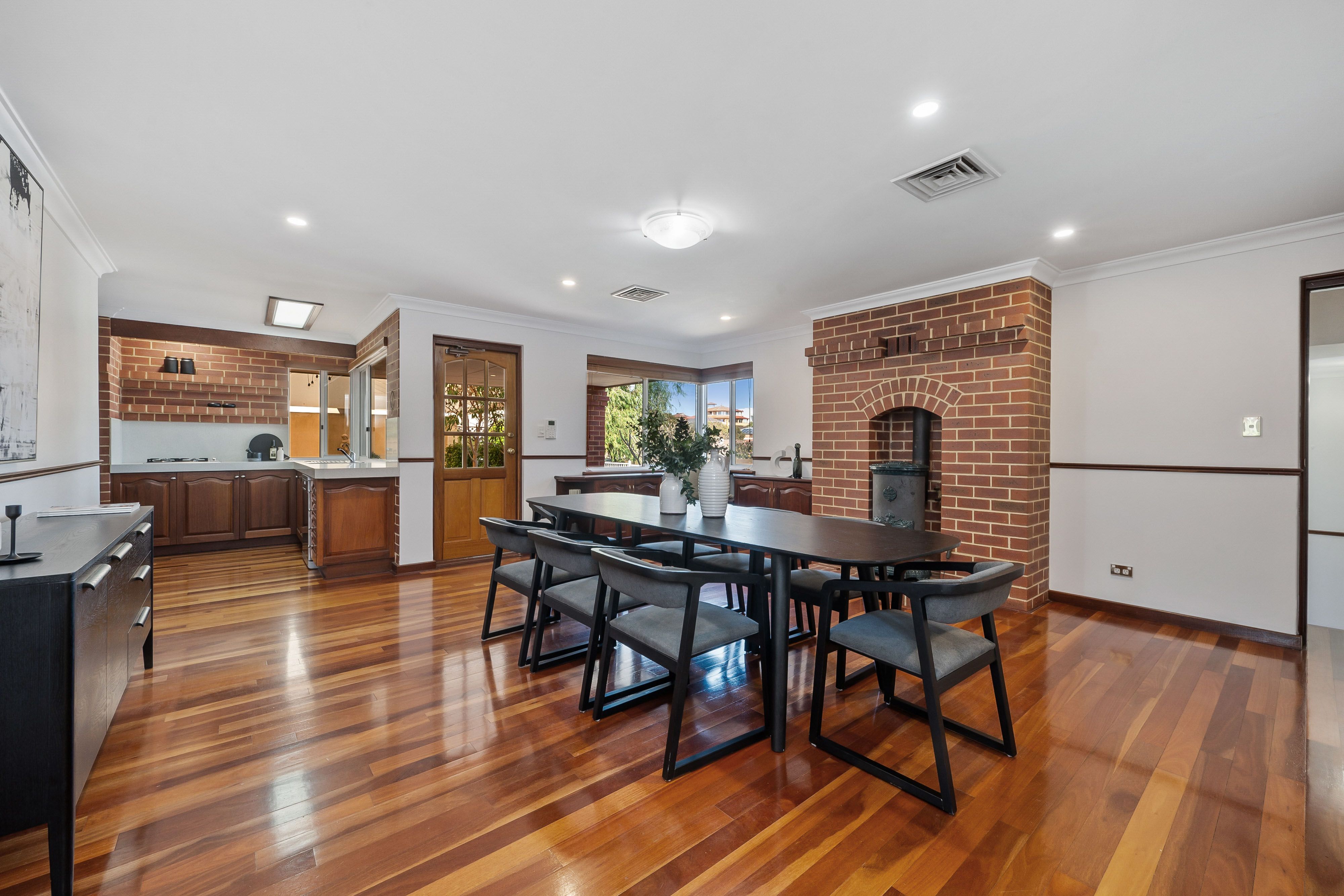 15 Barranjoey Way — photo 8 of 27